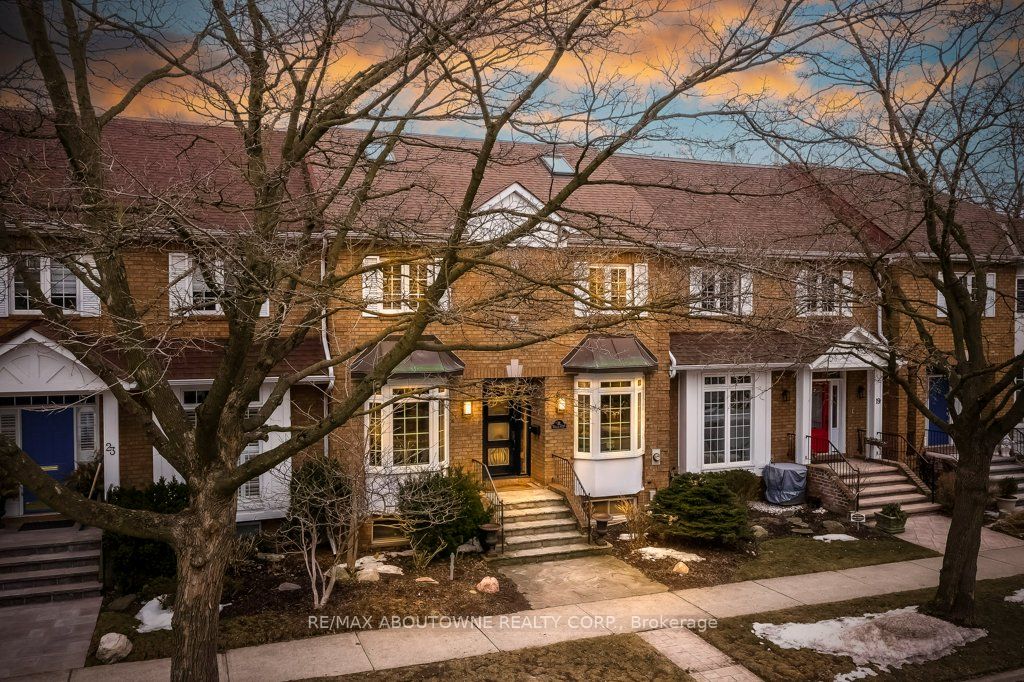 21 Chisholm Street, Oakville ‣ W13508610 21 Chisholm Street, Oakville ‣ W13508610