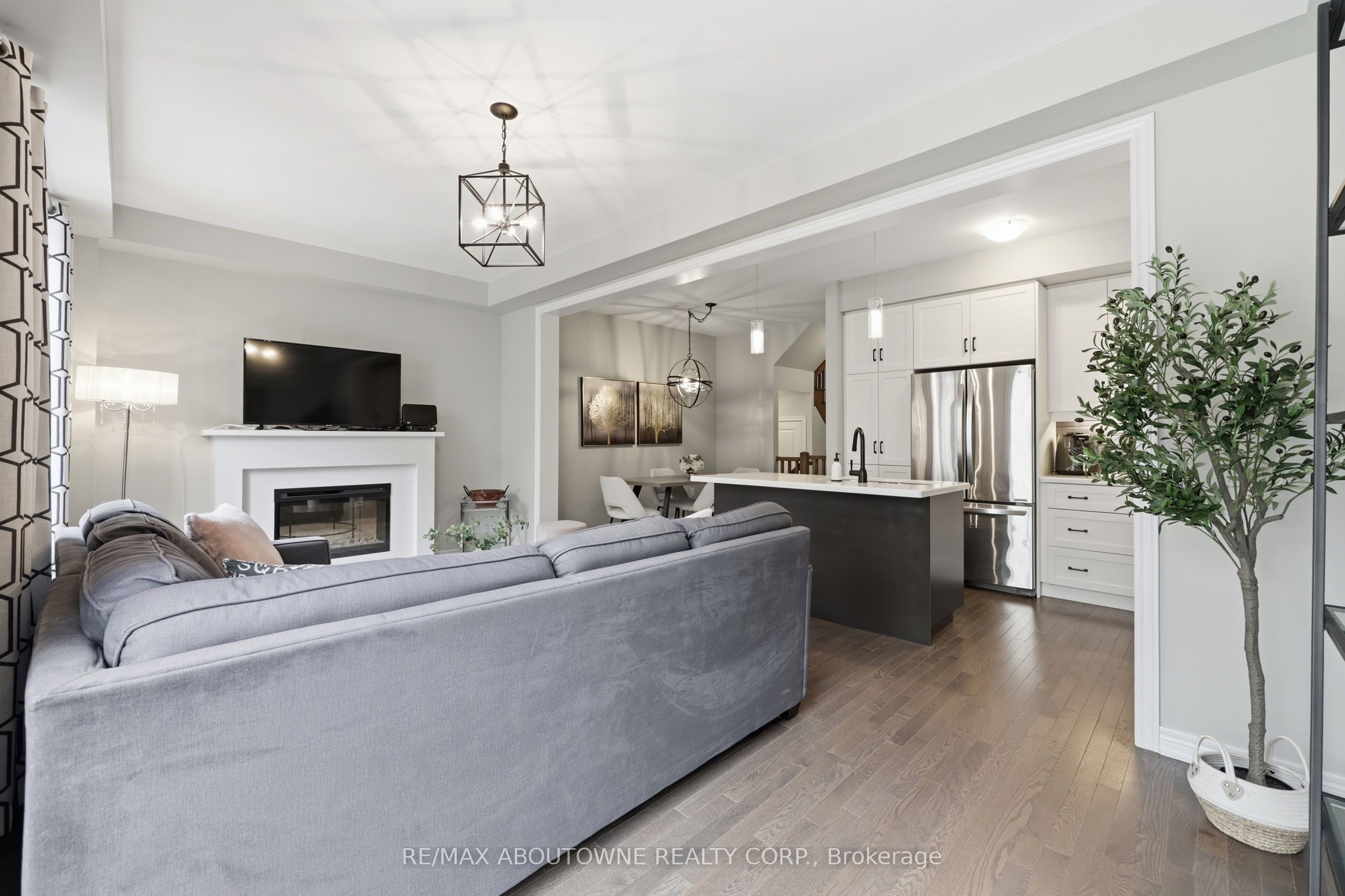 397 Wheat Boom Drive, Oakville ‣ W13517392 397 Wheat Boom Drive, Oakville ‣ W13517392