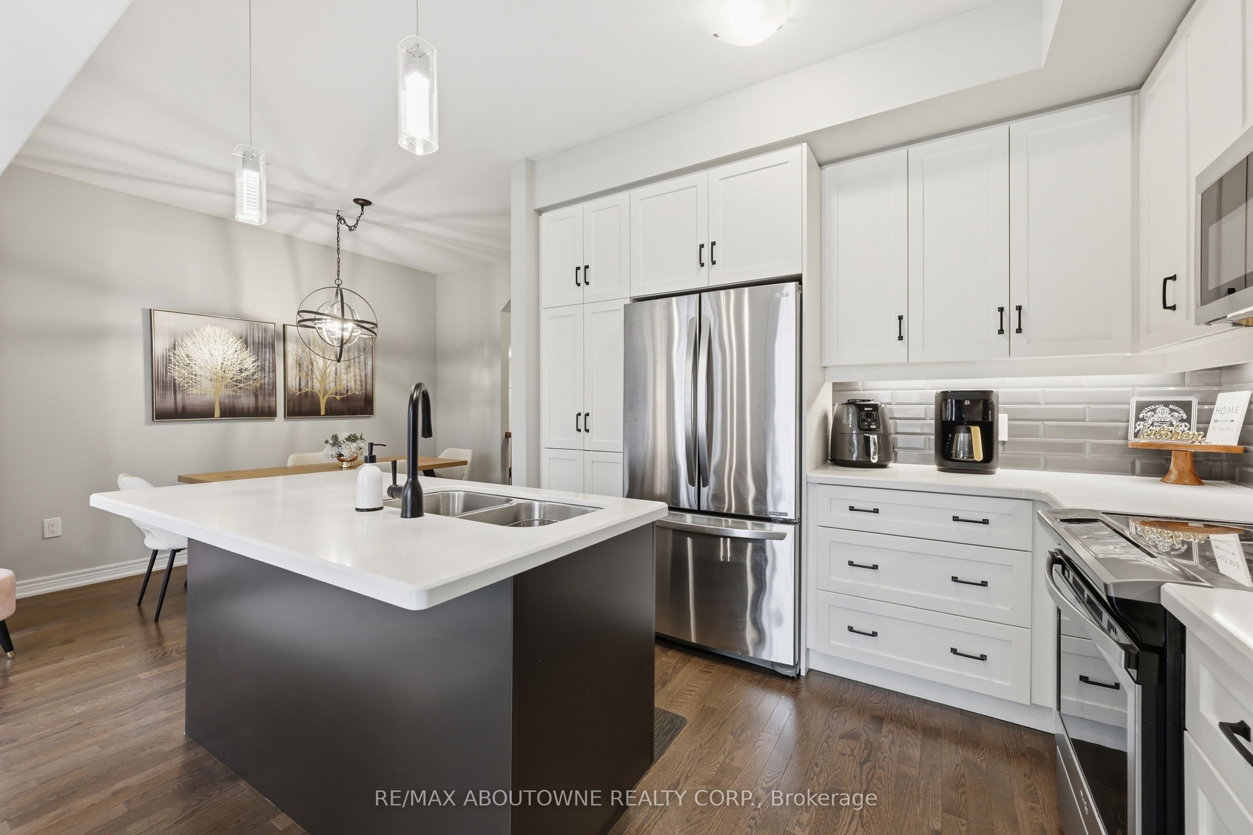 397 Wheat Boom Drive, Oakville ‣ W13517392 397 Wheat Boom Drive, Oakville ‣ W13517392