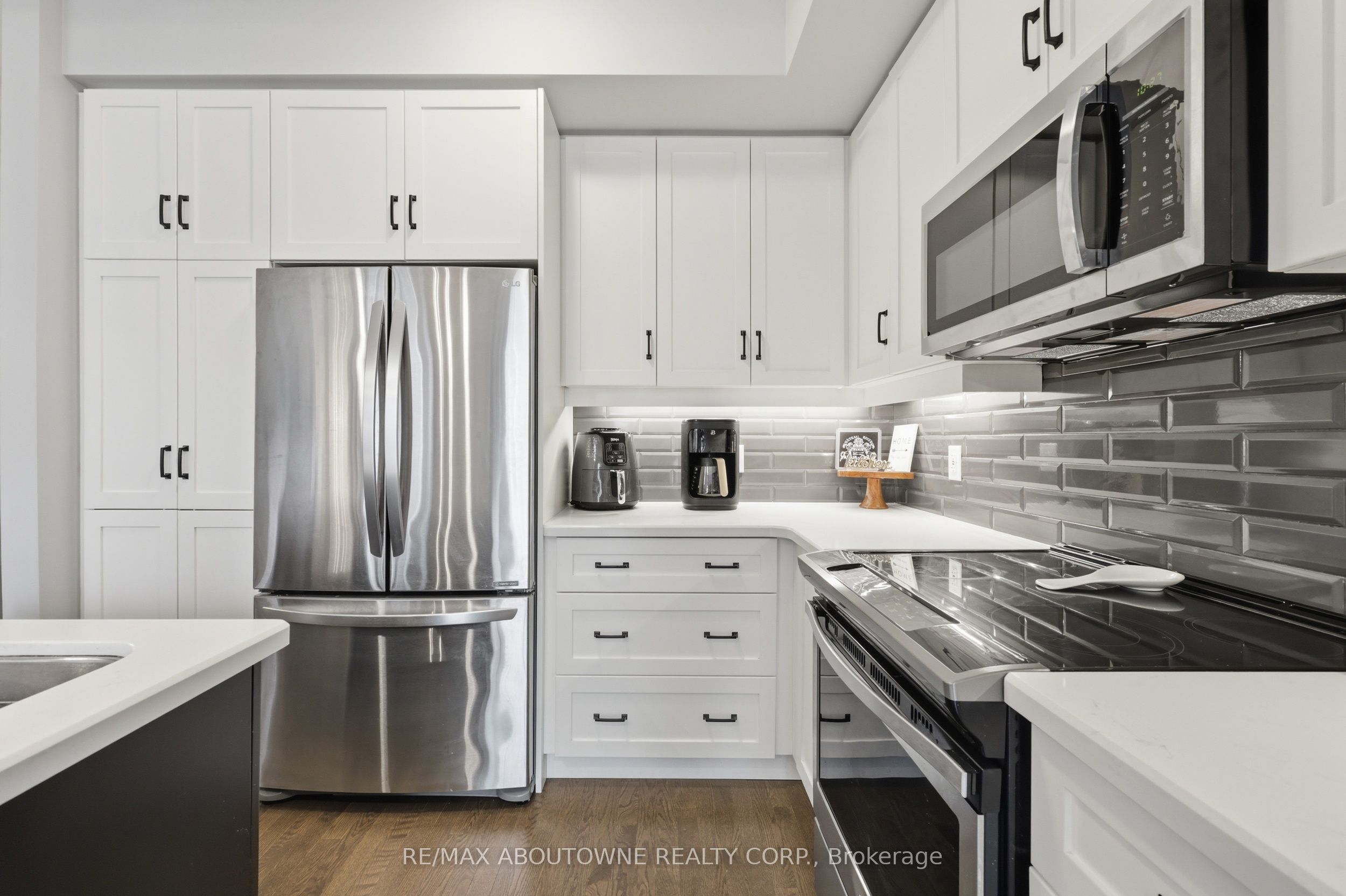 397 Wheat Boom Drive, Oakville ‣ W13517392 397 Wheat Boom Drive, Oakville ‣ W13517392