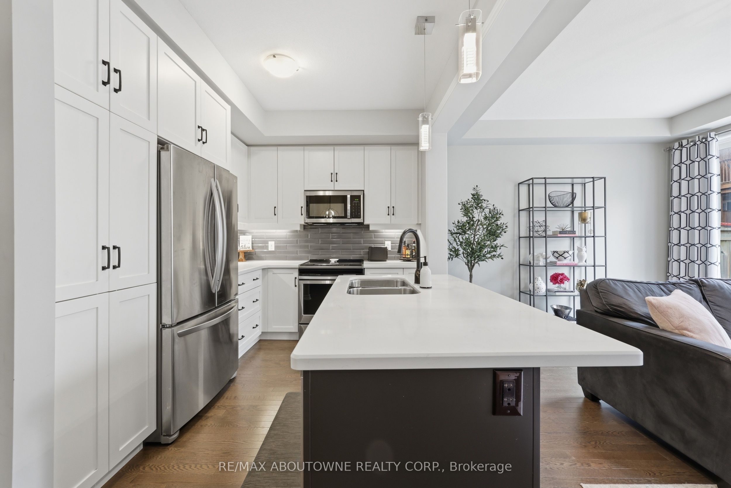 397 Wheat Boom Drive, Oakville ‣ W13517392 397 Wheat Boom Drive, Oakville ‣ W13517392
