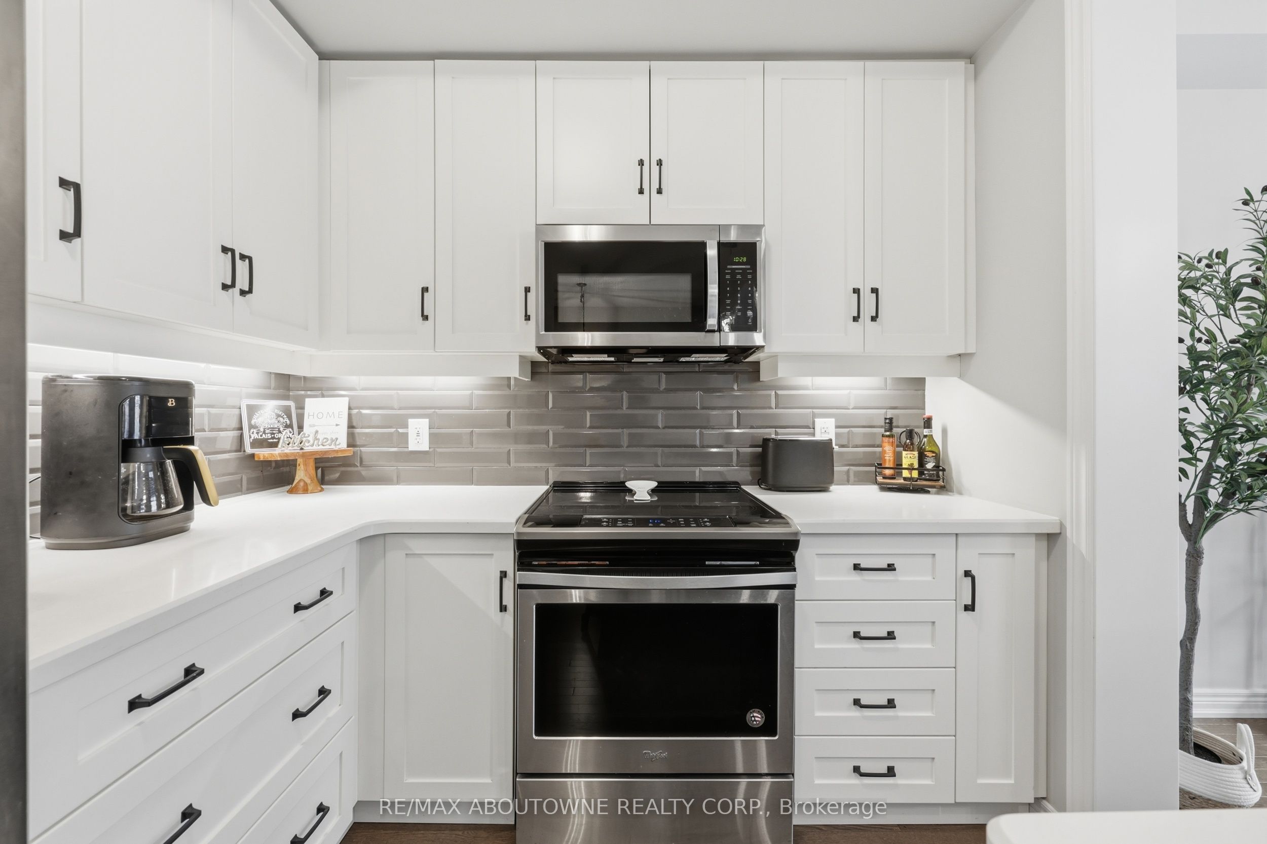 397 Wheat Boom Drive, Oakville ‣ W13517392 397 Wheat Boom Drive, Oakville ‣ W13517392