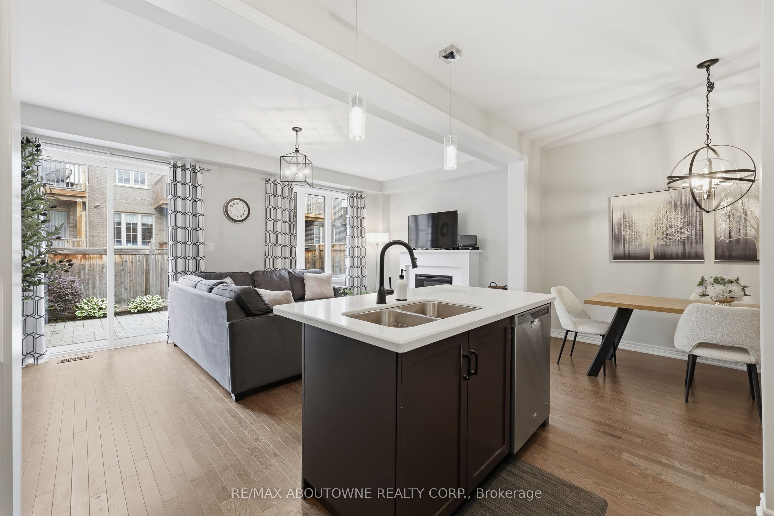 397 Wheat Boom Drive, Oakville ‣ W13517392 397 Wheat Boom Drive, Oakville ‣ W13517392
