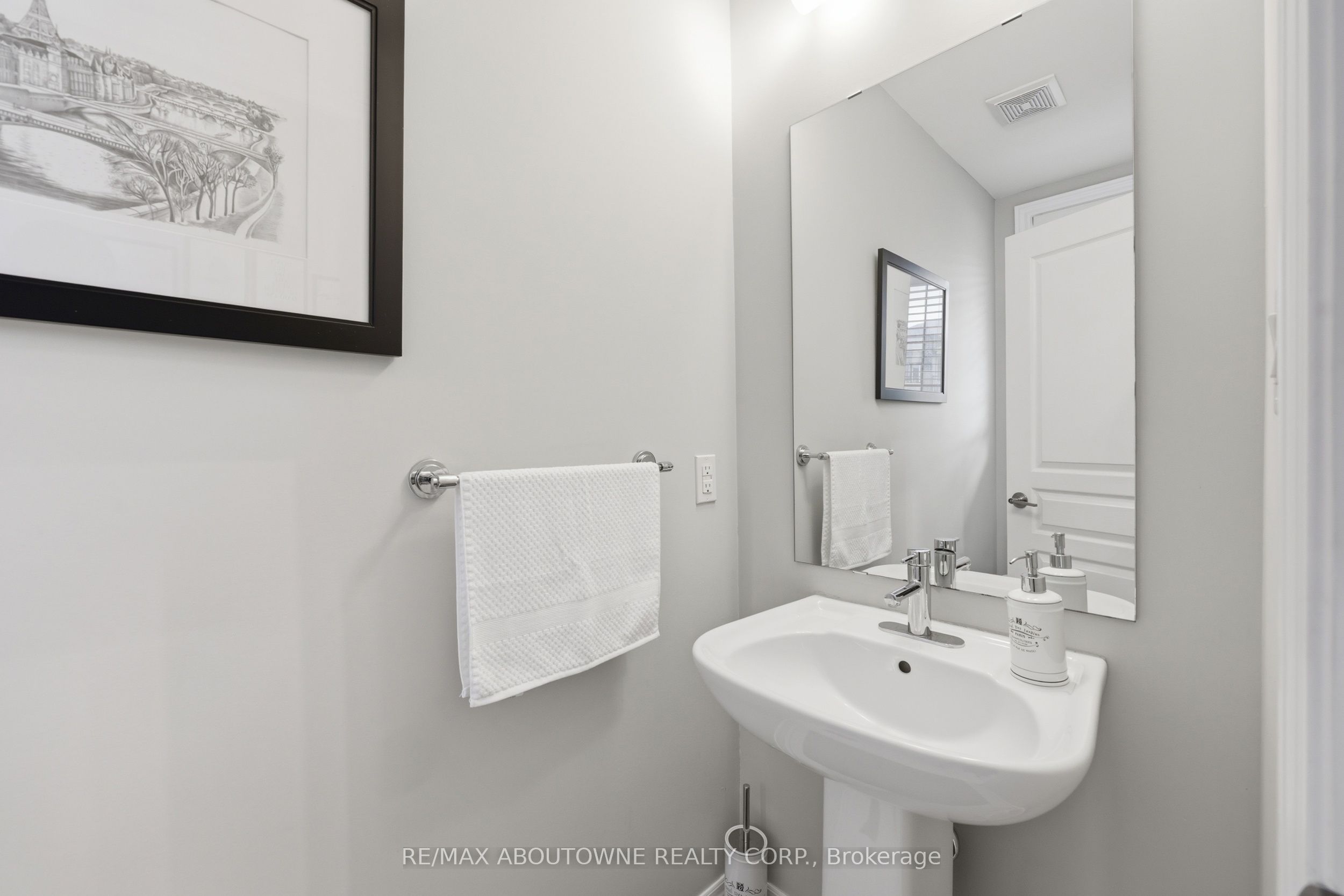 397 Wheat Boom Drive, Oakville ‣ W13517392 397 Wheat Boom Drive, Oakville ‣ W13517392