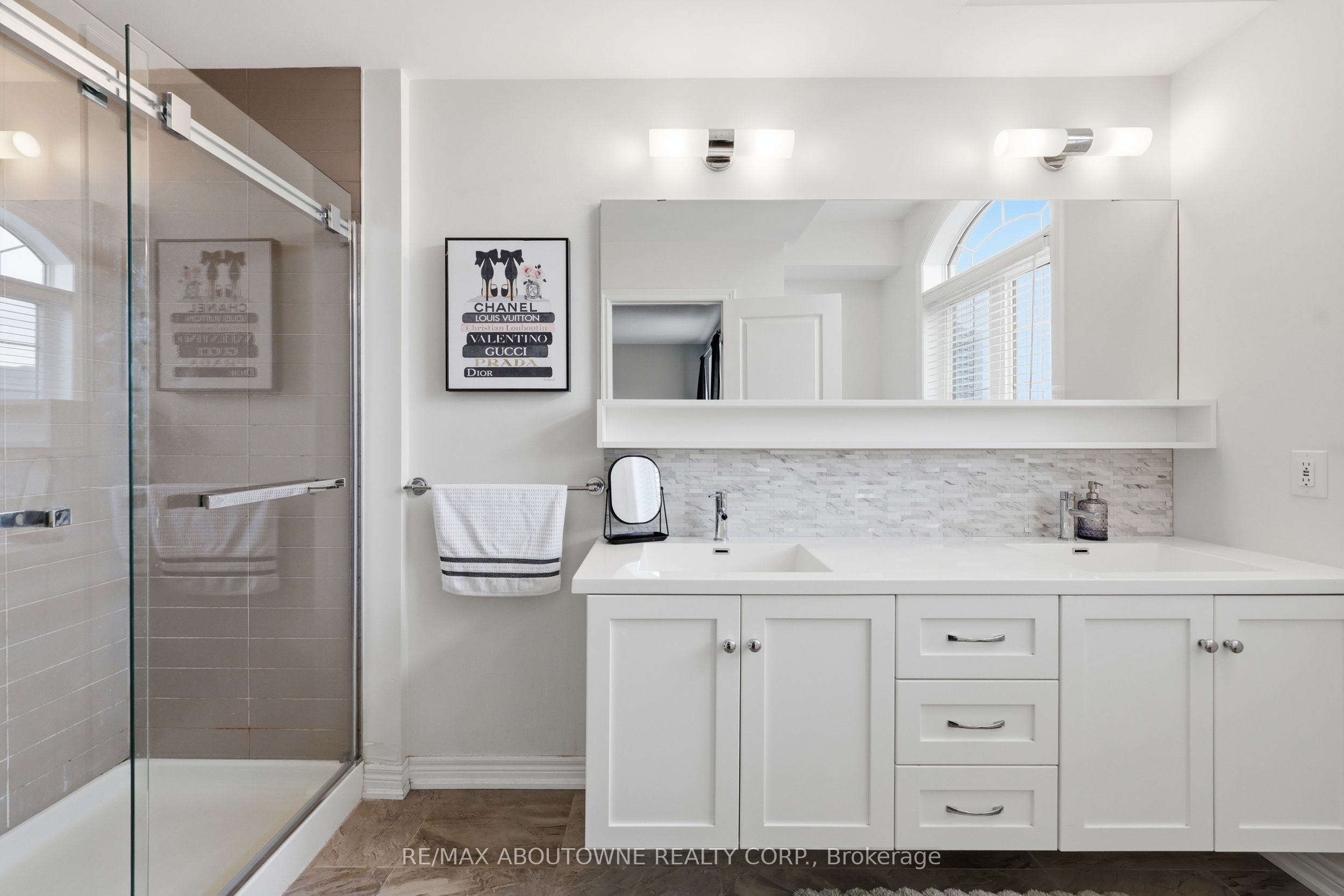 397 Wheat Boom Drive, Oakville ‣ W13517392 397 Wheat Boom Drive, Oakville ‣ W13517392