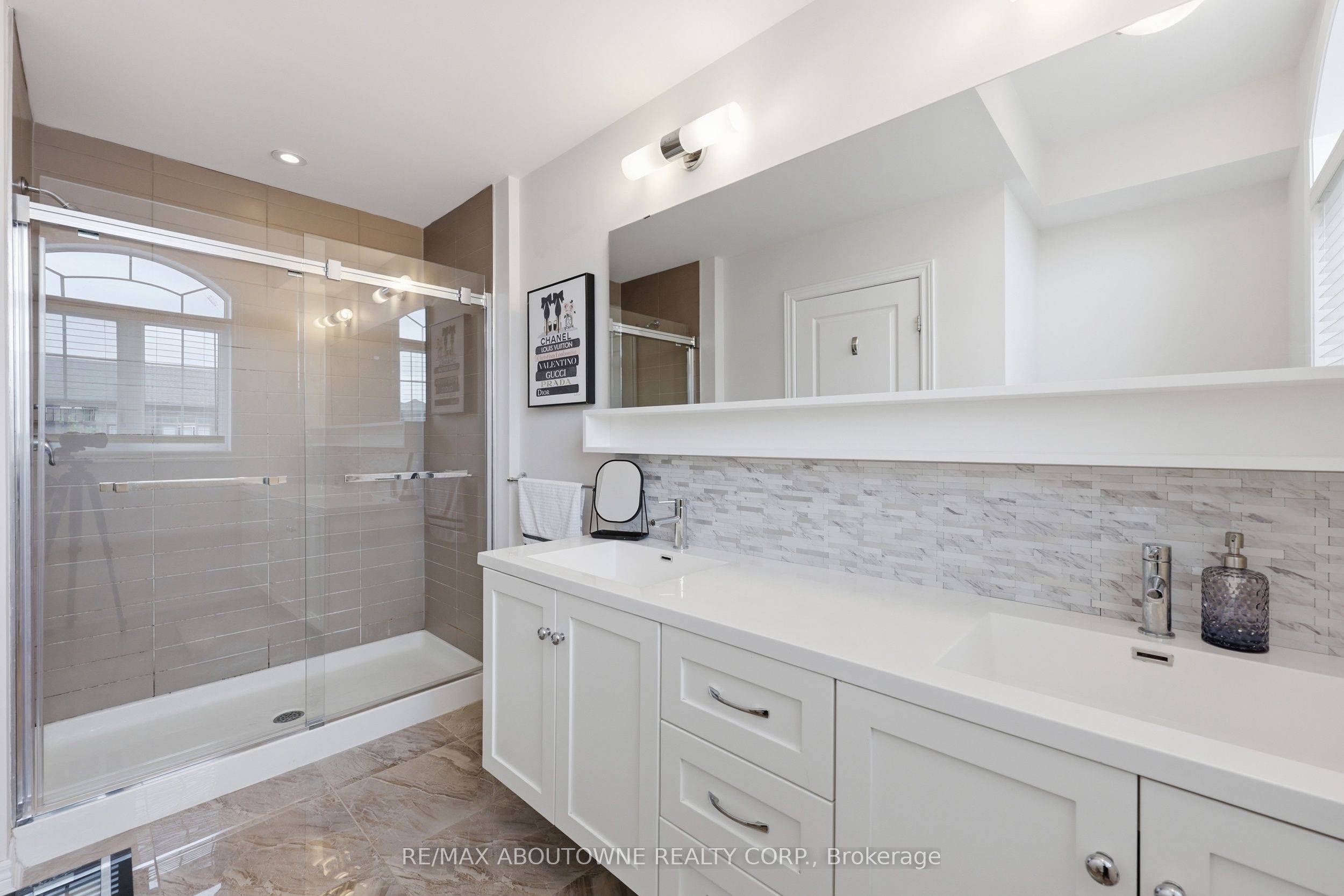 397 Wheat Boom Drive, Oakville ‣ W13517392 397 Wheat Boom Drive, Oakville ‣ W13517392