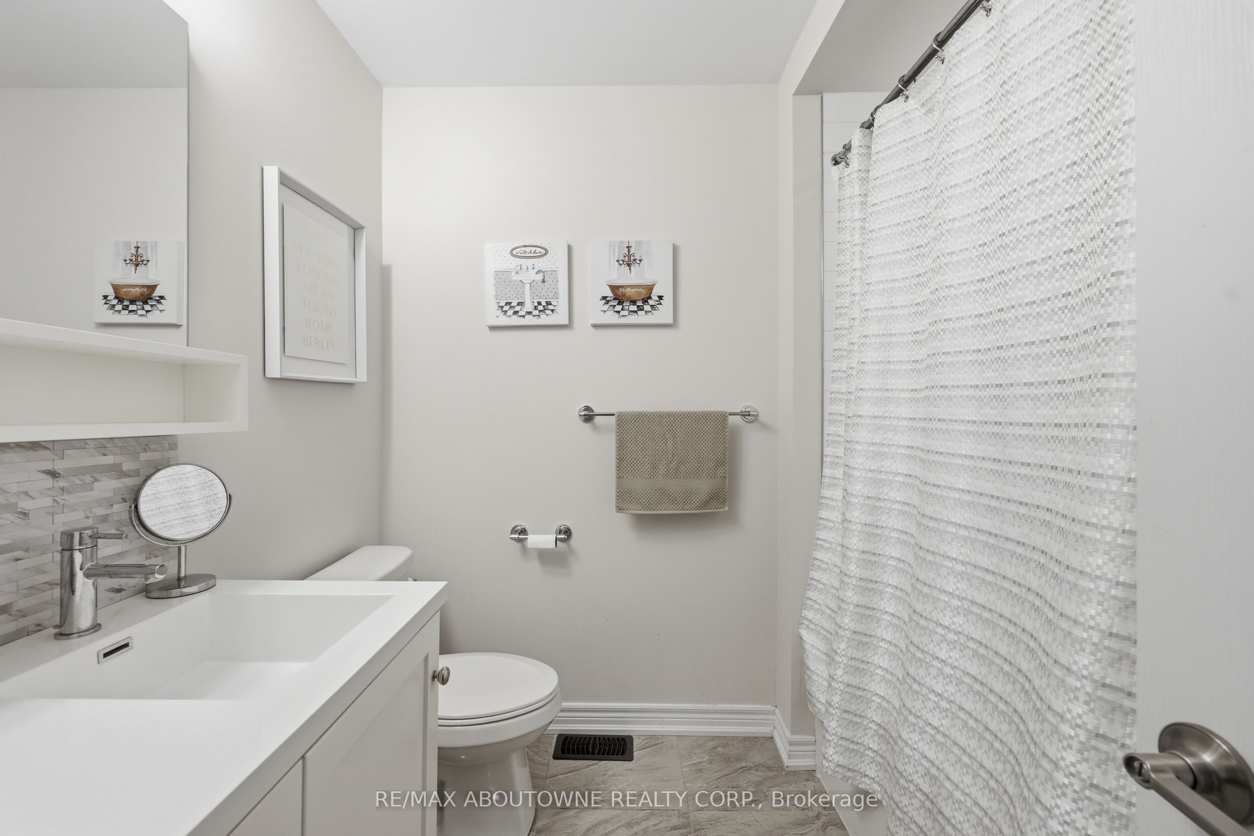 397 Wheat Boom Drive, Oakville ‣ W13517392 397 Wheat Boom Drive, Oakville ‣ W13517392