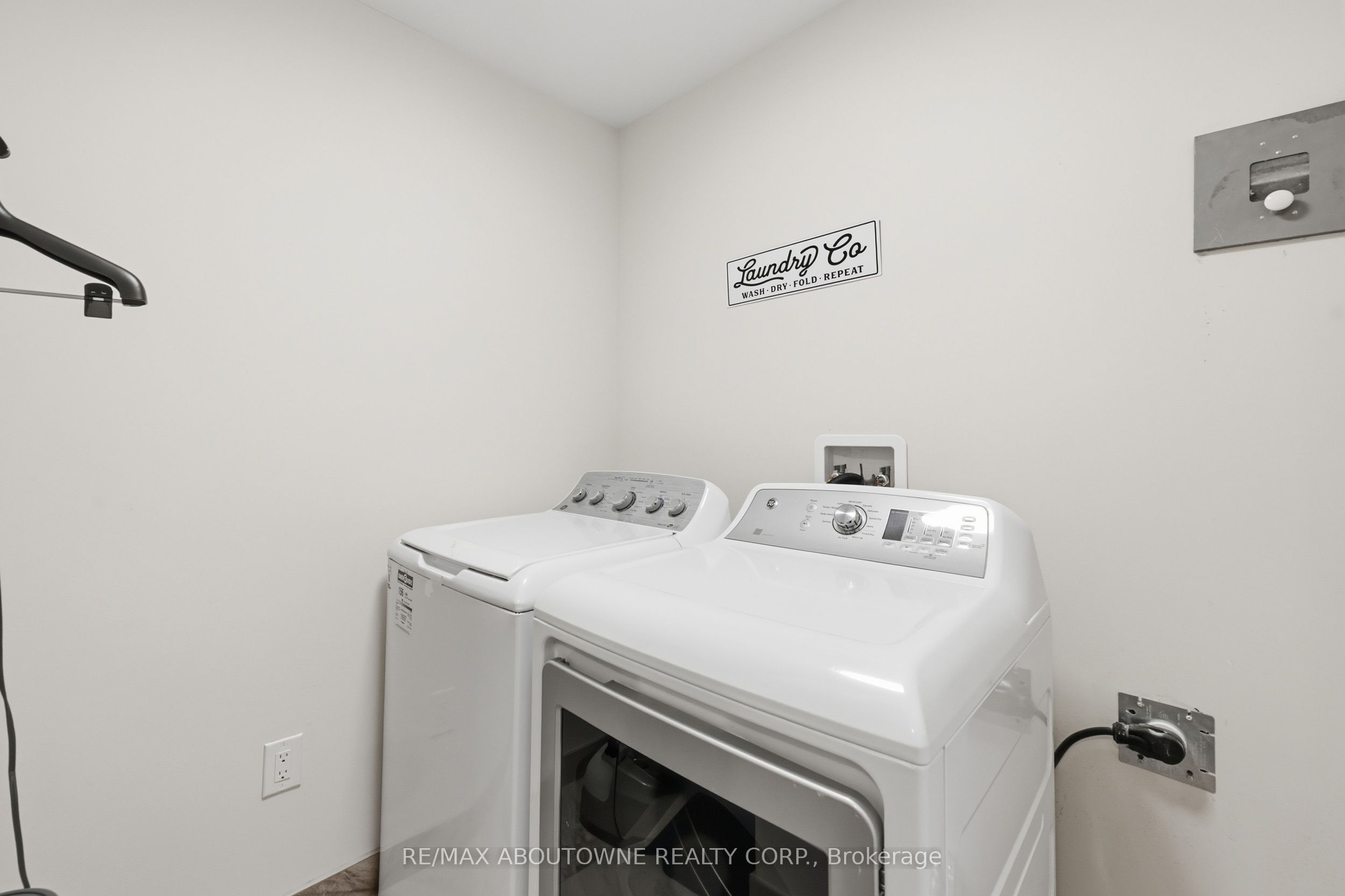 397 Wheat Boom Drive, Oakville ‣ W13517392 397 Wheat Boom Drive, Oakville ‣ W13517392