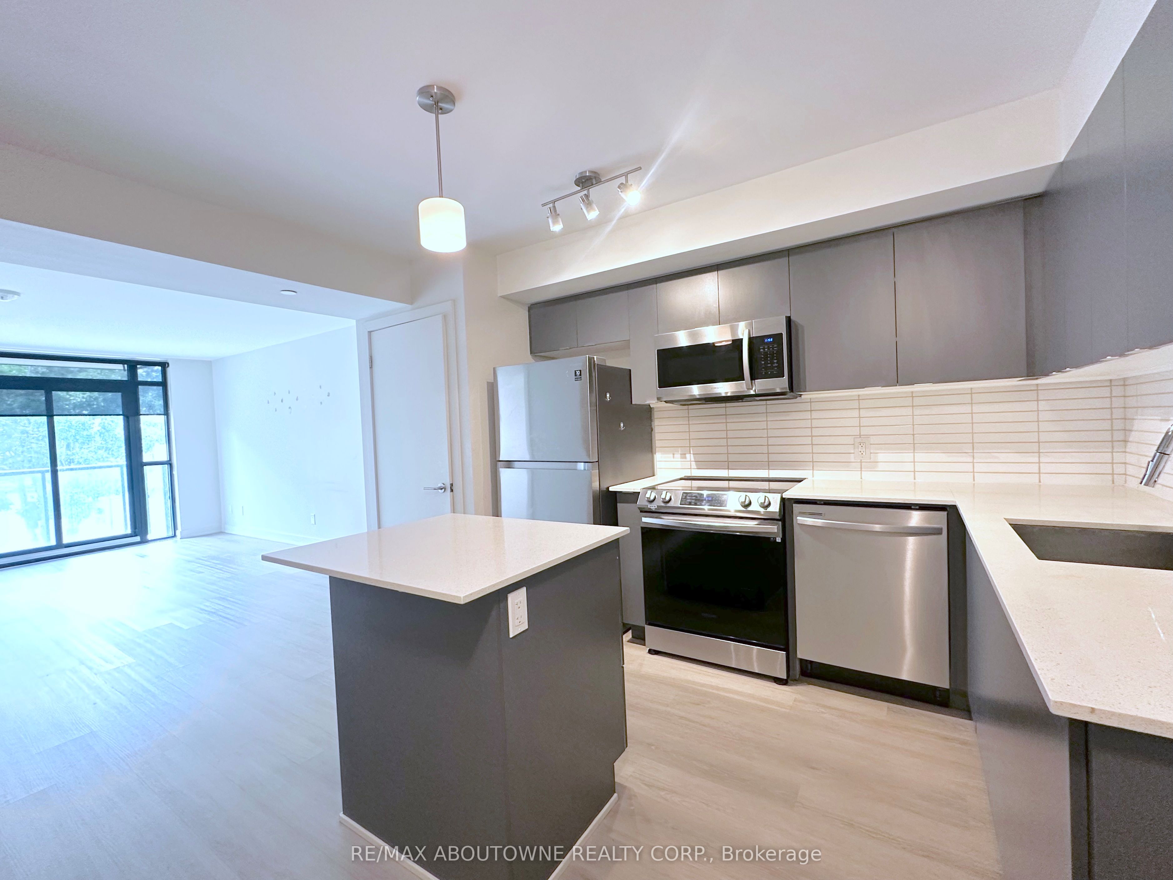 03 – 3385 Dundas Street, Toronto W02 ‣ W13531728 03 – 3385 Dundas Street, Toronto W02 ‣ W13531728