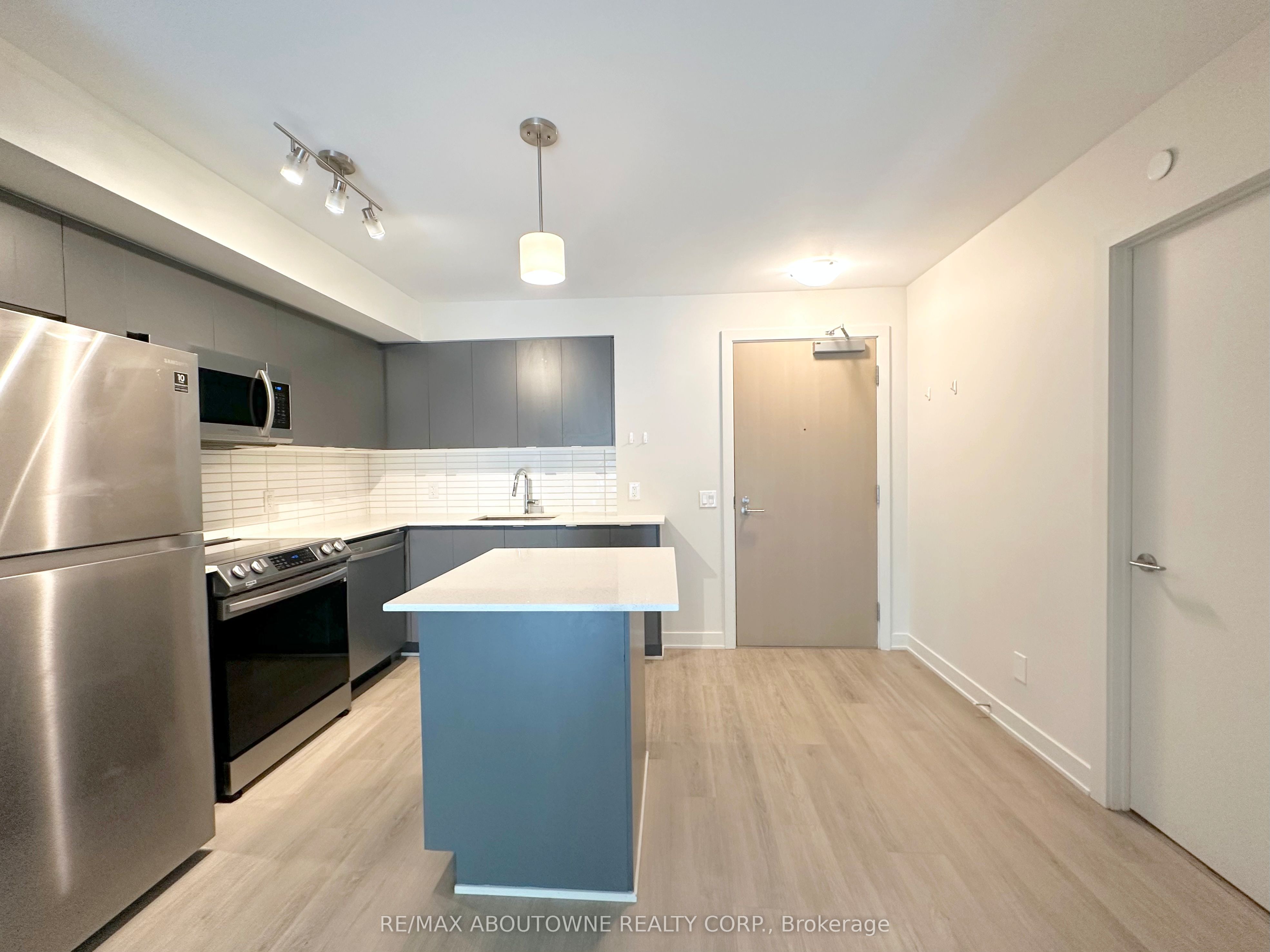 03 – 3385 Dundas Street, Toronto W02 ‣ W13531728 03 – 3385 Dundas Street, Toronto W02 ‣ W13531728