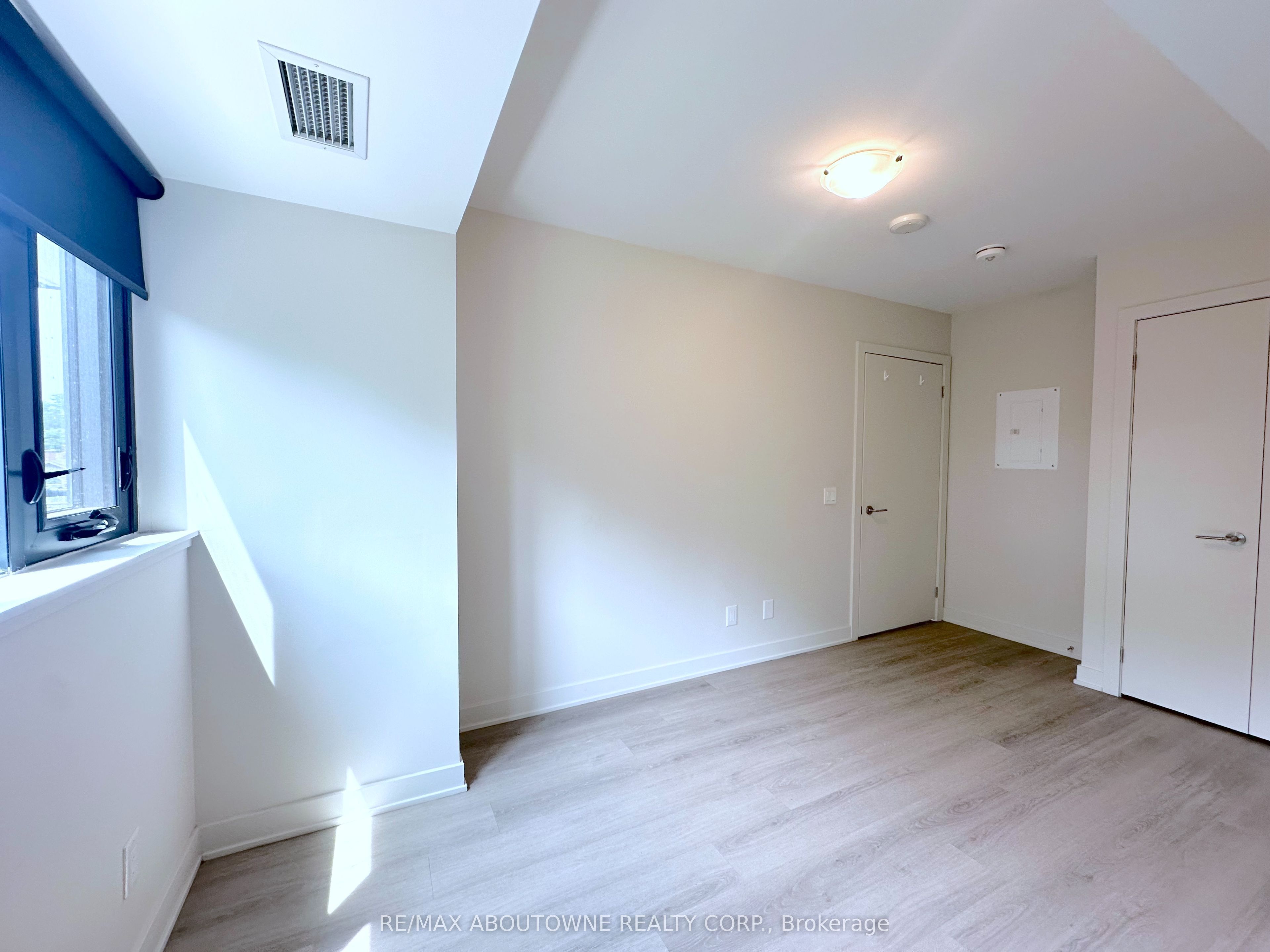 03 – 3385 Dundas Street, Toronto W02 ‣ W13531728 03 – 3385 Dundas Street, Toronto W02 ‣ W13531728