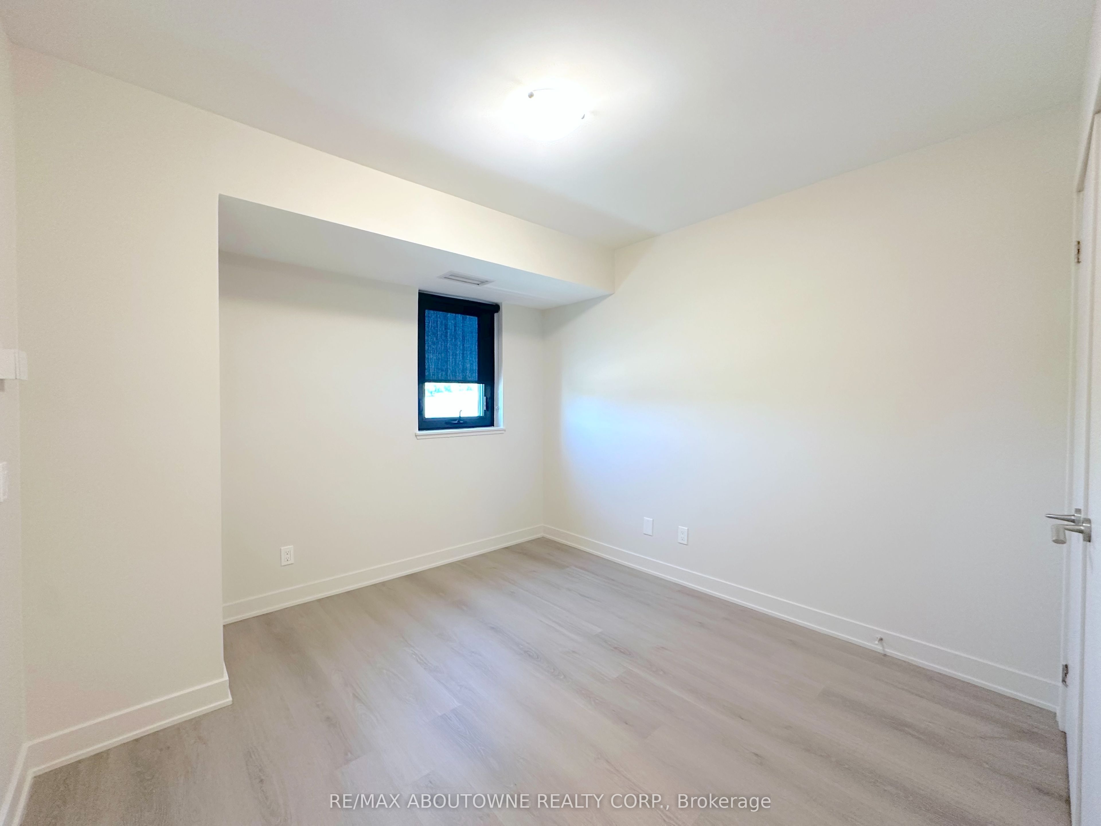 8 – 3385 Dundas Street, Toronto W02 ‣ W13543462 8 – 3385 Dundas Street, Toronto W02 ‣ W13543462