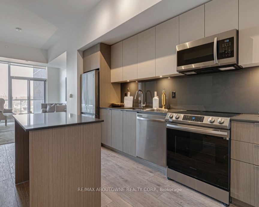 A0808 – 125 Bronte Road, Oakville ‣ W13545224 A0808 – 125 Bronte Road, Oakville ‣ W13545224