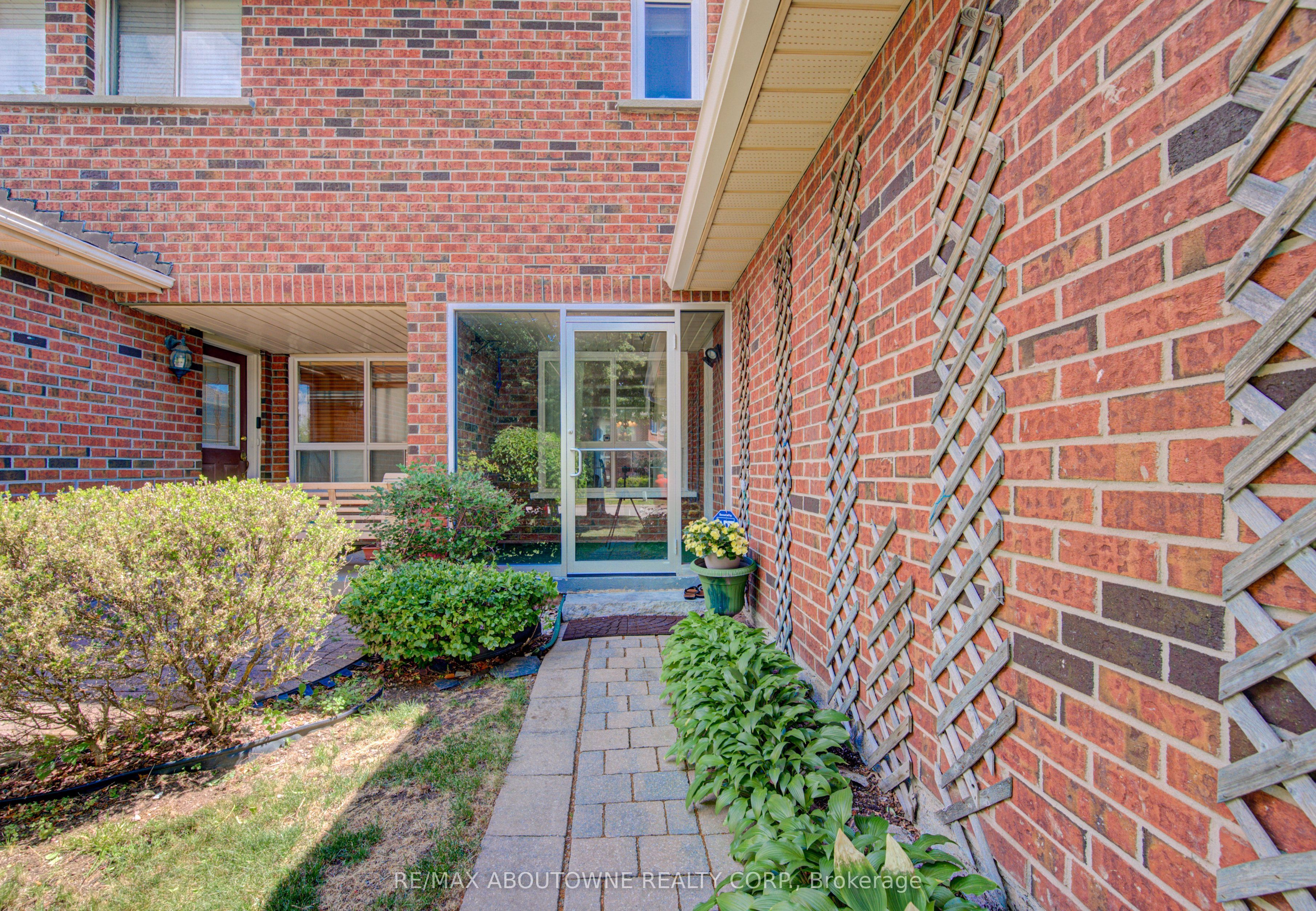 1140 Avondale Drive, Oakville ‣ W13549772 1140 Avondale Drive, Oakville ‣ W13549772