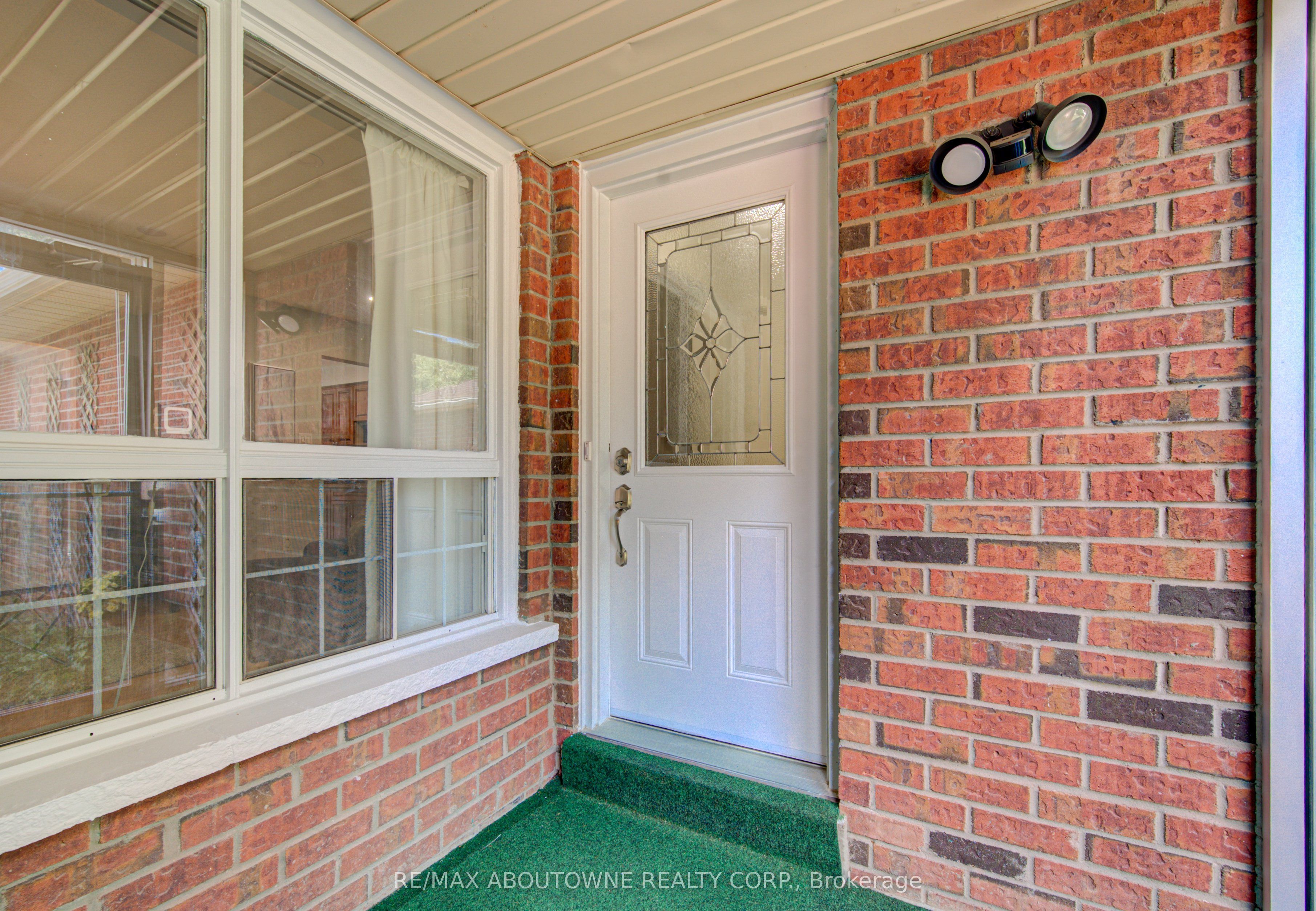 1140 Avondale Drive, Oakville ‣ W13549772 1140 Avondale Drive, Oakville ‣ W13549772