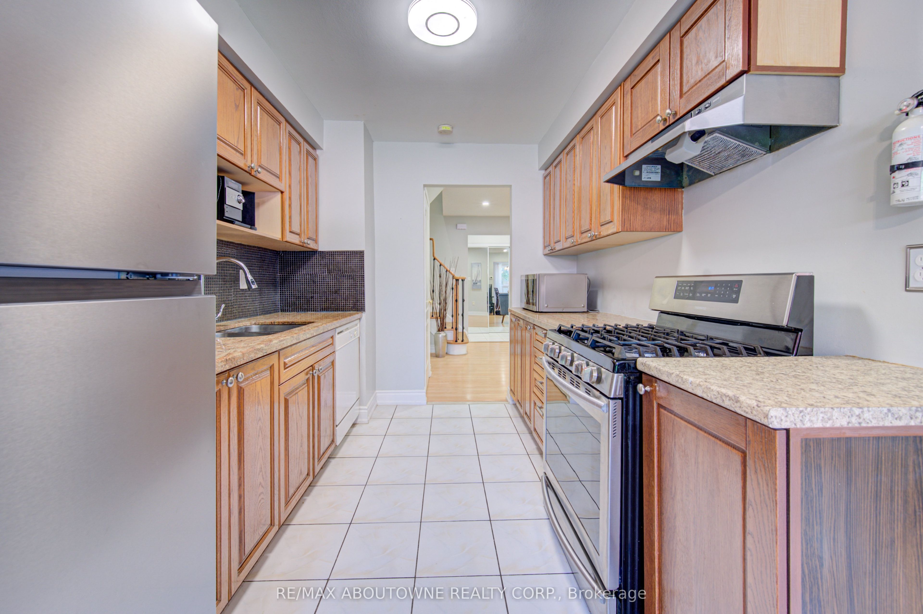 1140 Avondale Drive, Oakville ‣ W13549772 1140 Avondale Drive, Oakville ‣ W13549772