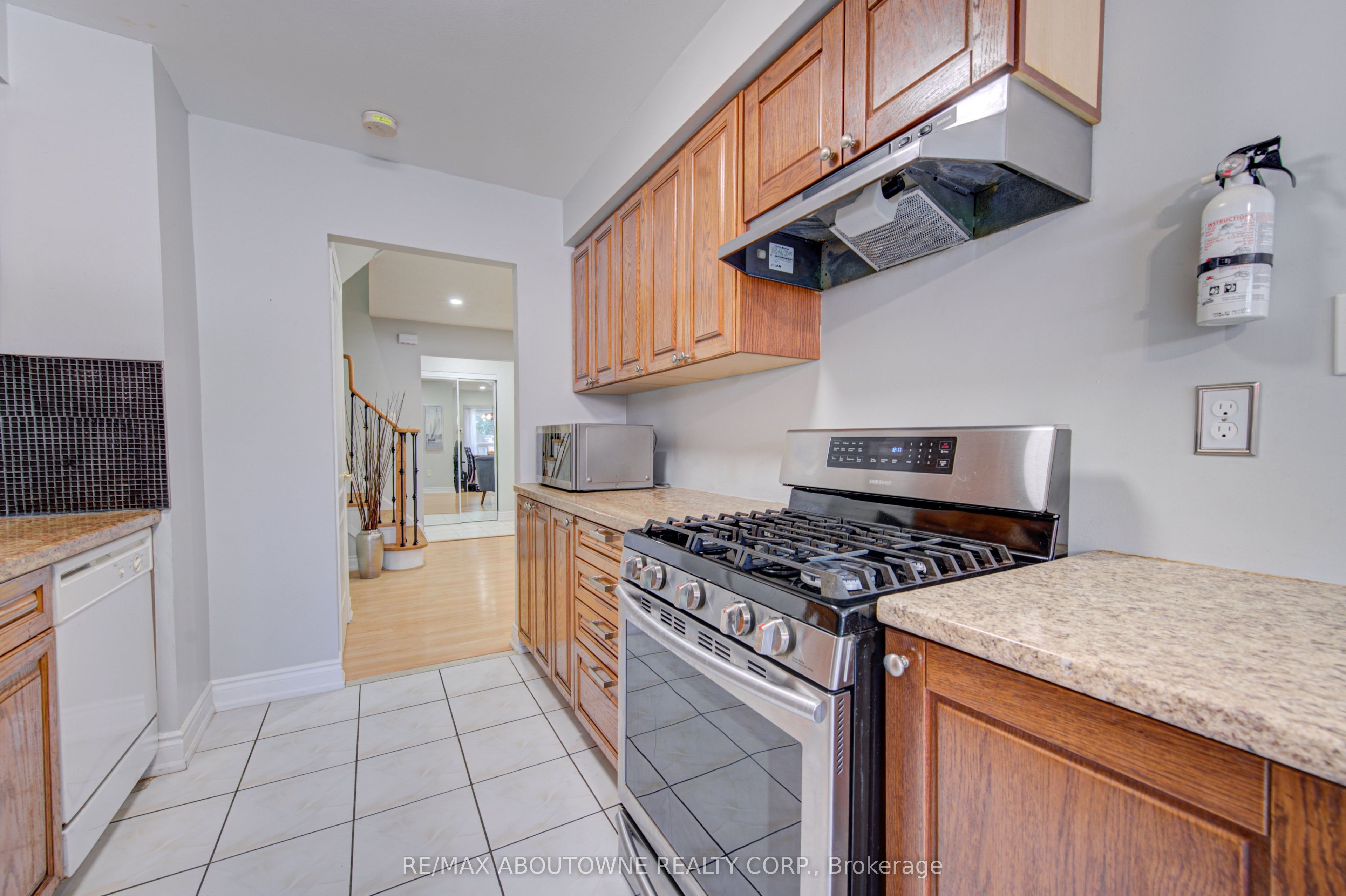 1140 Avondale Drive, Oakville ‣ W13549772 1140 Avondale Drive, Oakville ‣ W13549772