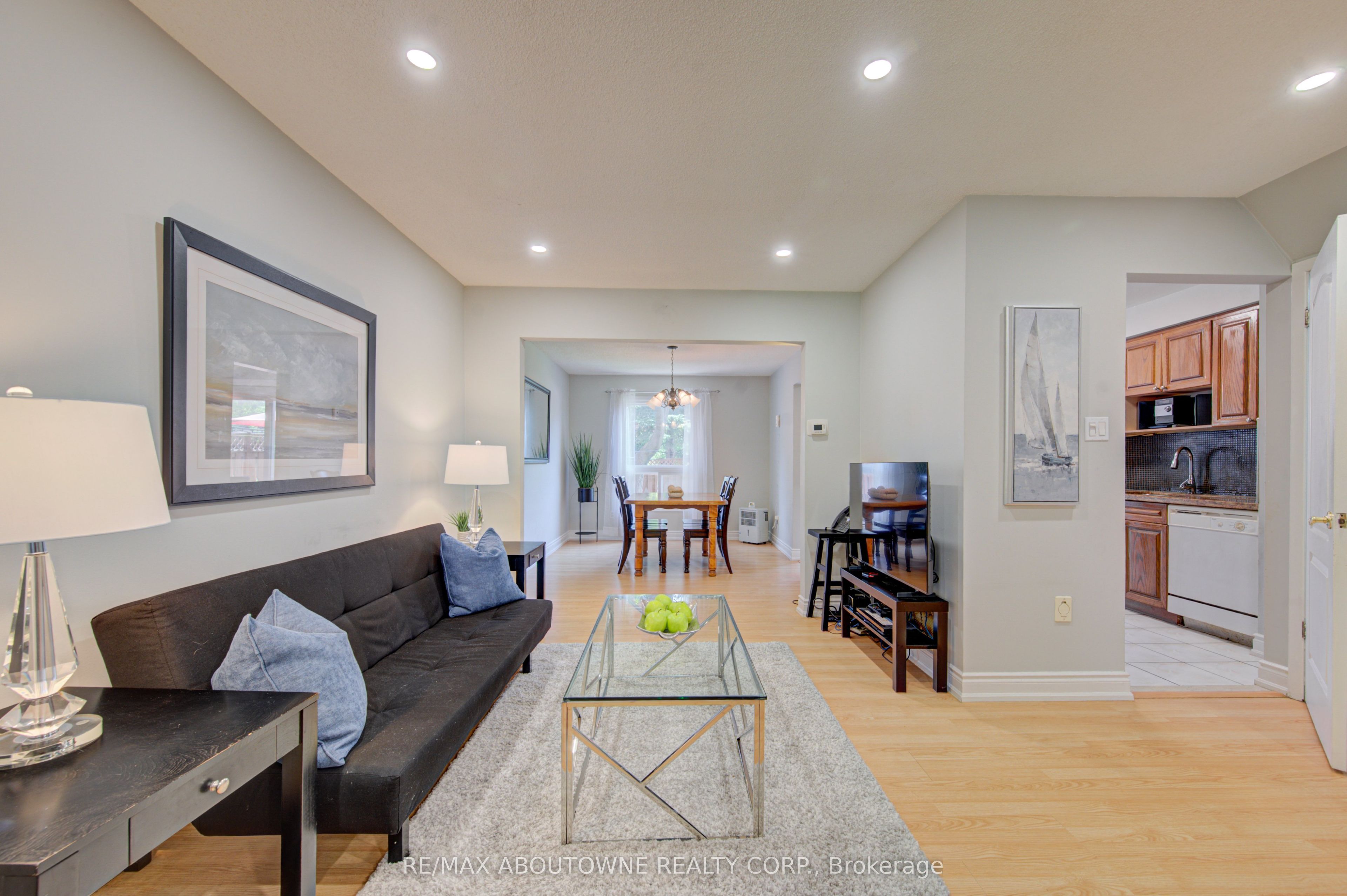 1140 Avondale Drive, Oakville ‣ W13549772 1140 Avondale Drive, Oakville ‣ W13549772