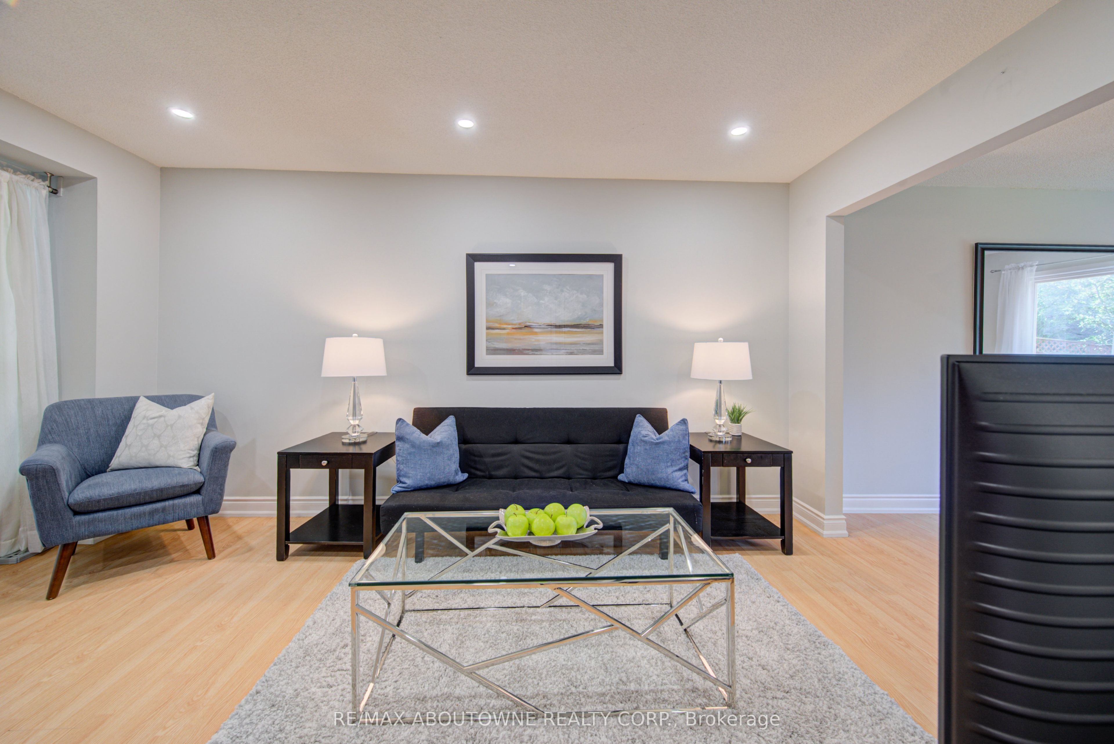 1140 Avondale Drive, Oakville ‣ W13549772 1140 Avondale Drive, Oakville ‣ W13549772
