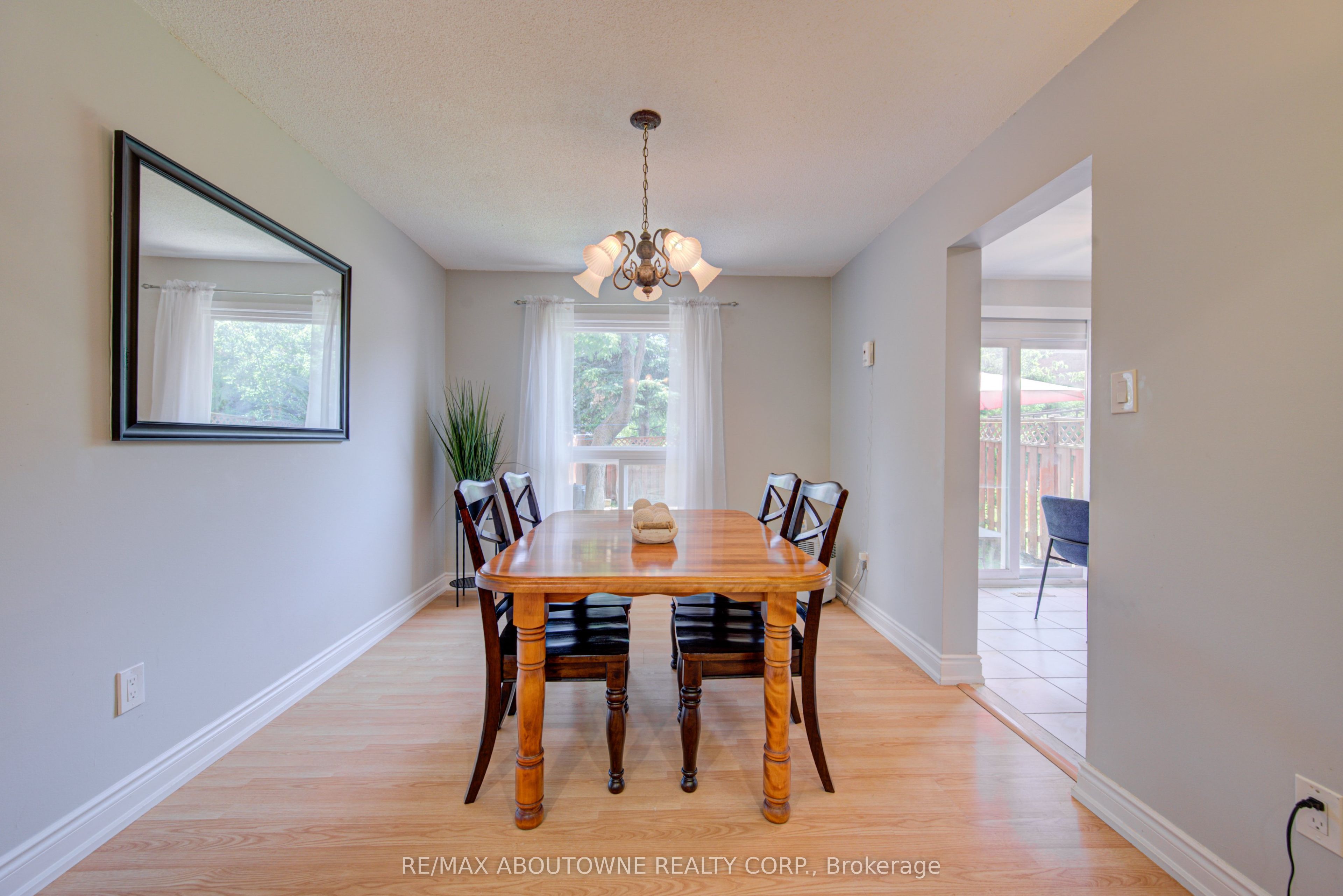 1140 Avondale Drive, Oakville ‣ W13549772 1140 Avondale Drive, Oakville ‣ W13549772