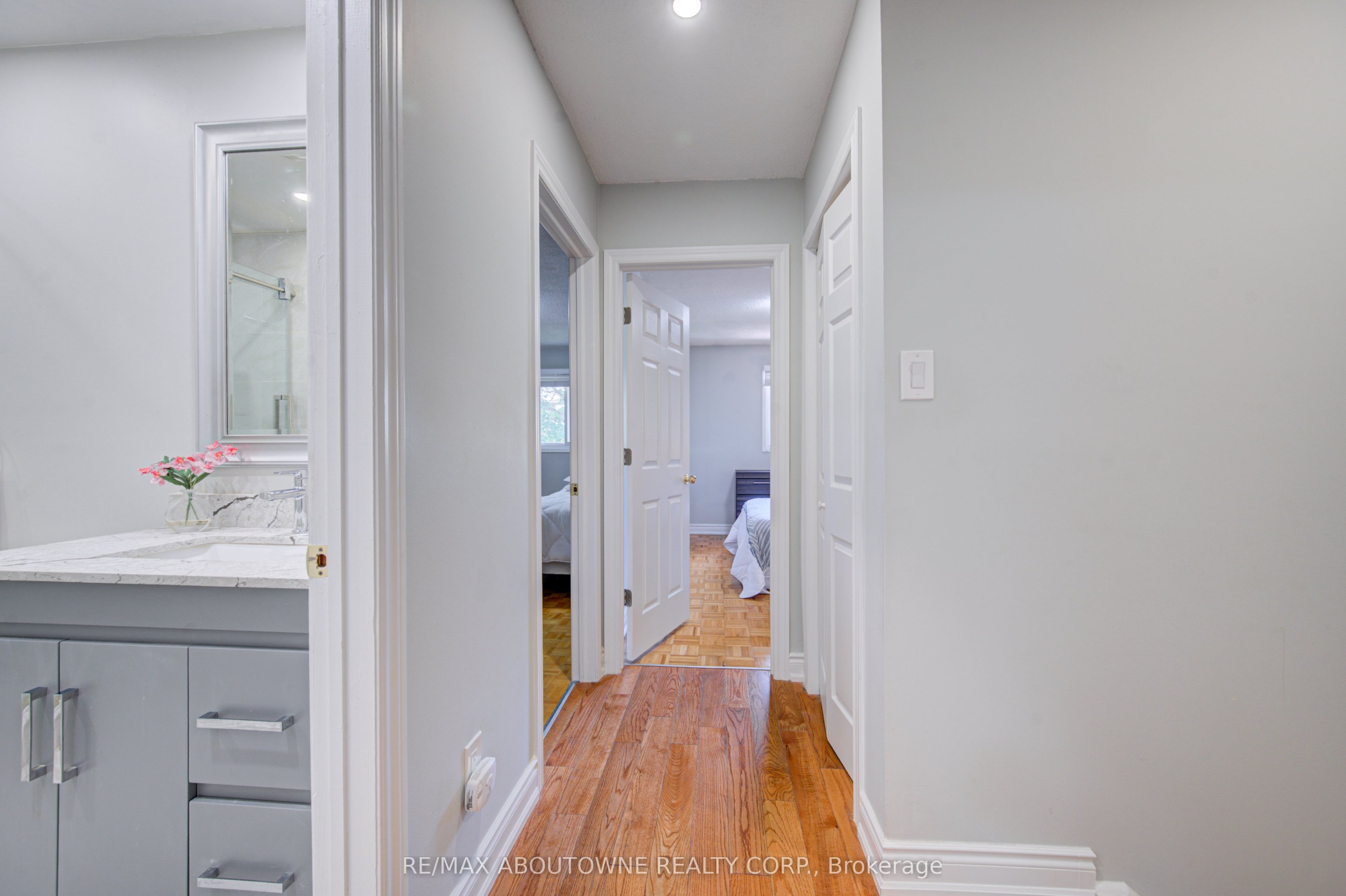 1140 Avondale Drive, Oakville ‣ W13549772 1140 Avondale Drive, Oakville ‣ W13549772