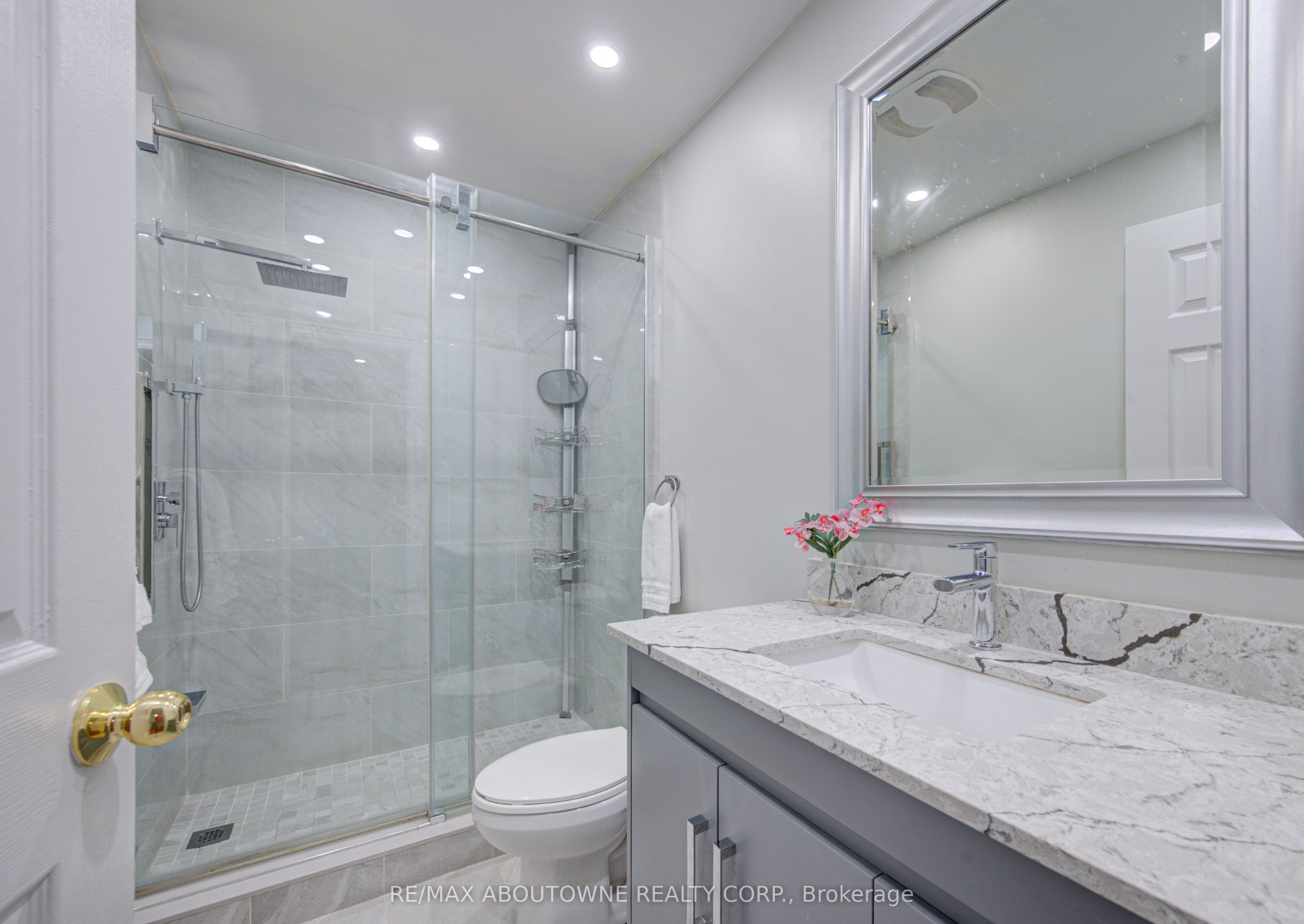 1140 Avondale Drive, Oakville ‣ W13549772 1140 Avondale Drive, Oakville ‣ W13549772