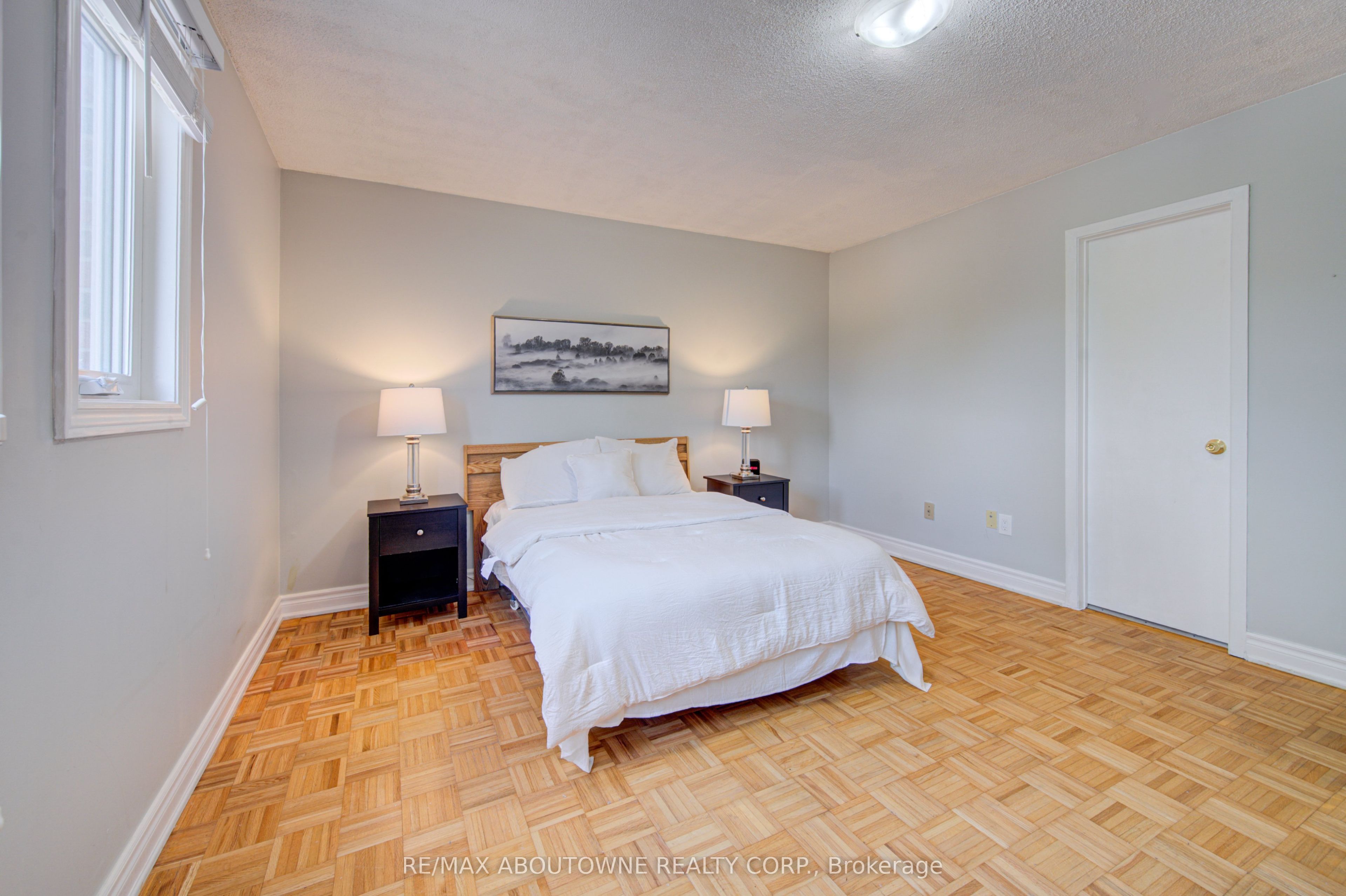 1140 Avondale Drive, Oakville ‣ W13549772 1140 Avondale Drive, Oakville ‣ W13549772
