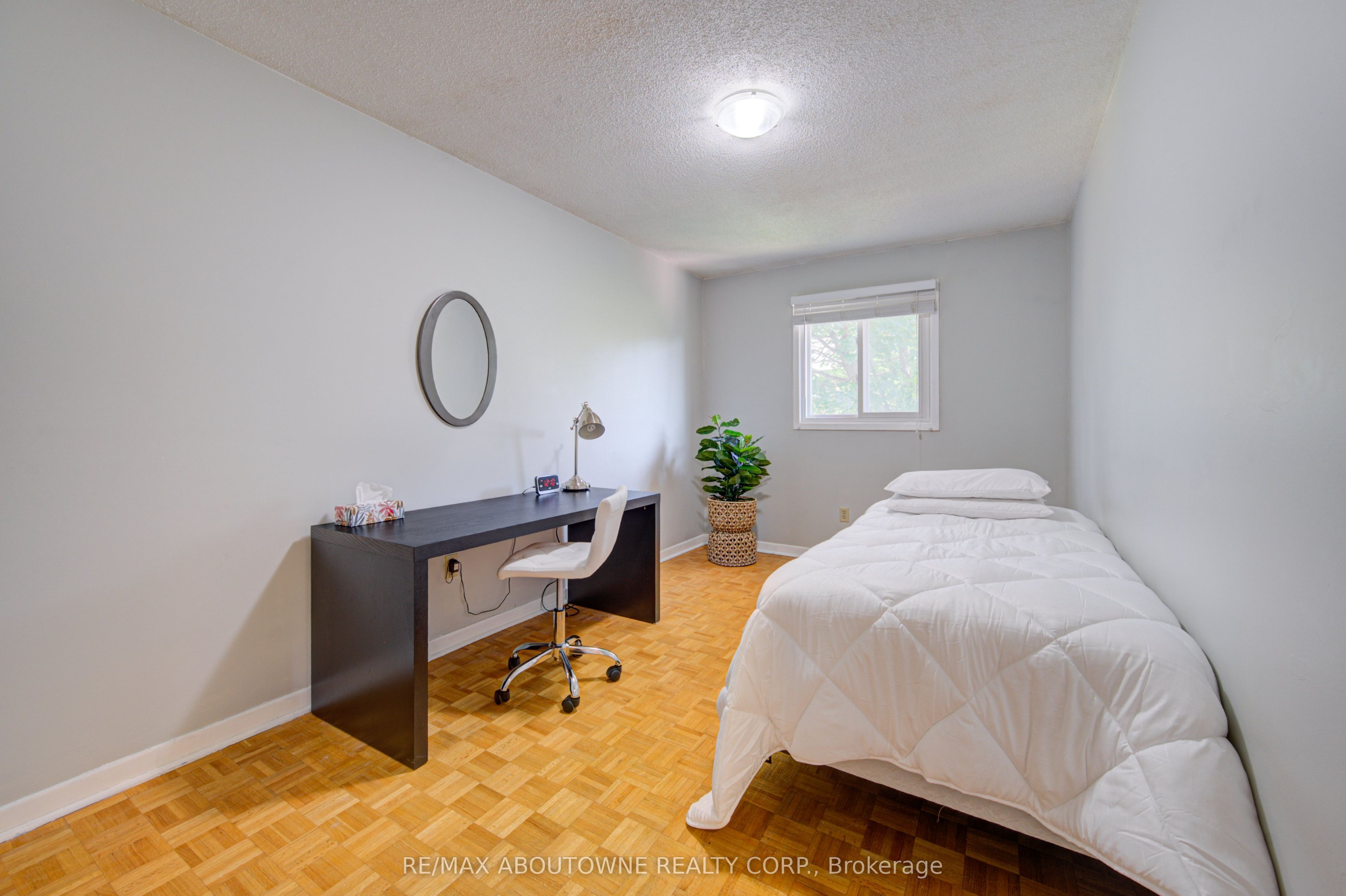 1140 Avondale Drive, Oakville ‣ W13549772 1140 Avondale Drive, Oakville ‣ W13549772