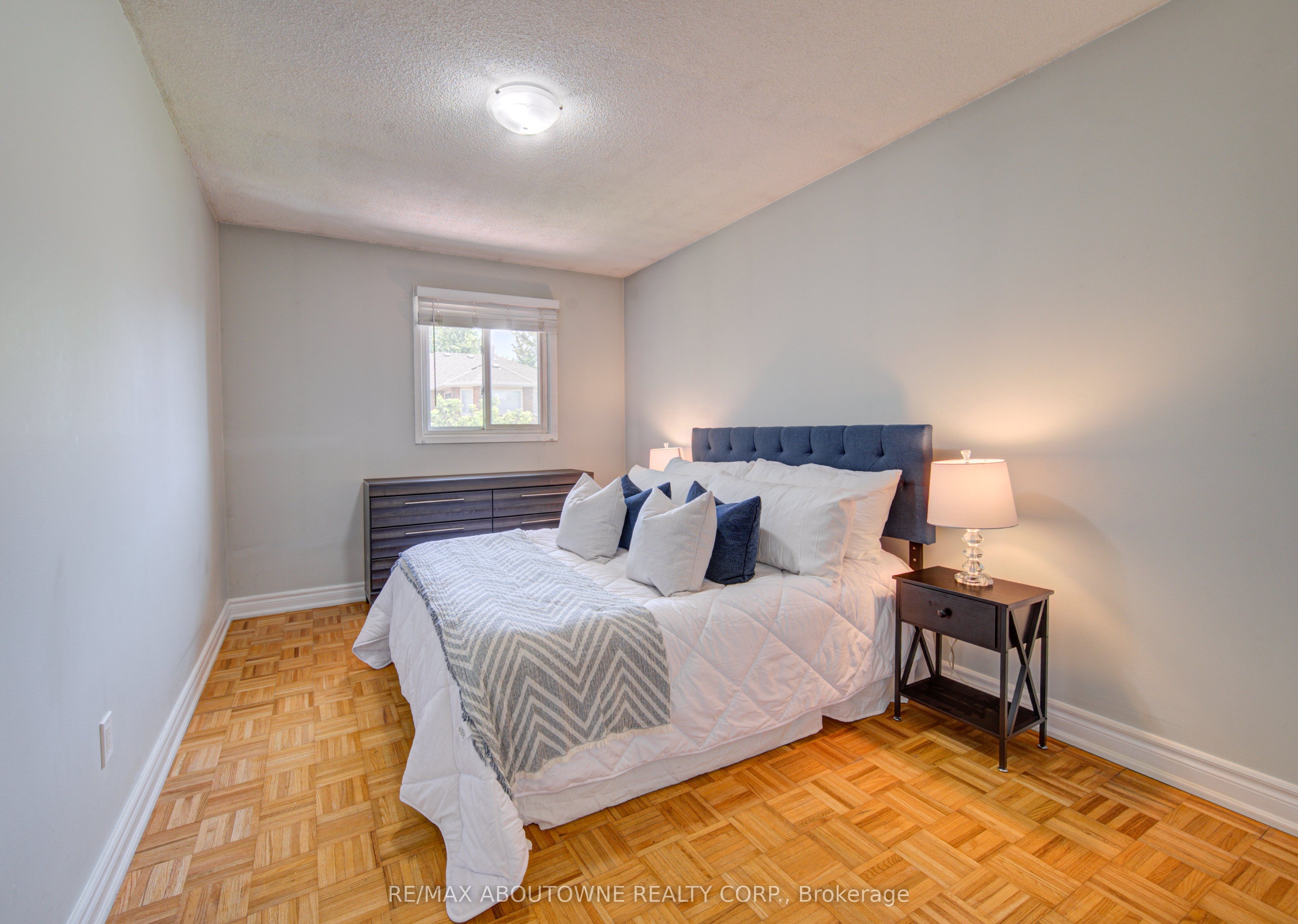 1140 Avondale Drive, Oakville ‣ W13549772 1140 Avondale Drive, Oakville ‣ W13549772