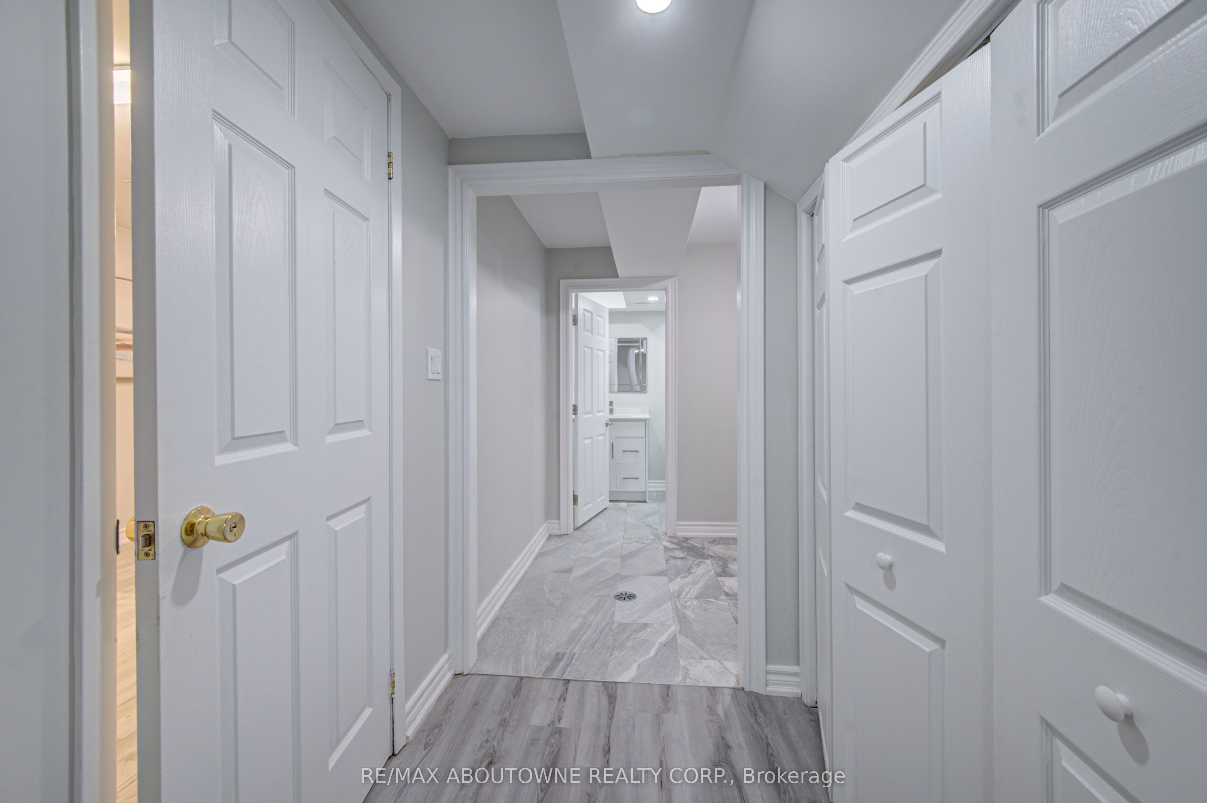 1140 Avondale Drive, Oakville ‣ W13549772 1140 Avondale Drive, Oakville ‣ W13549772