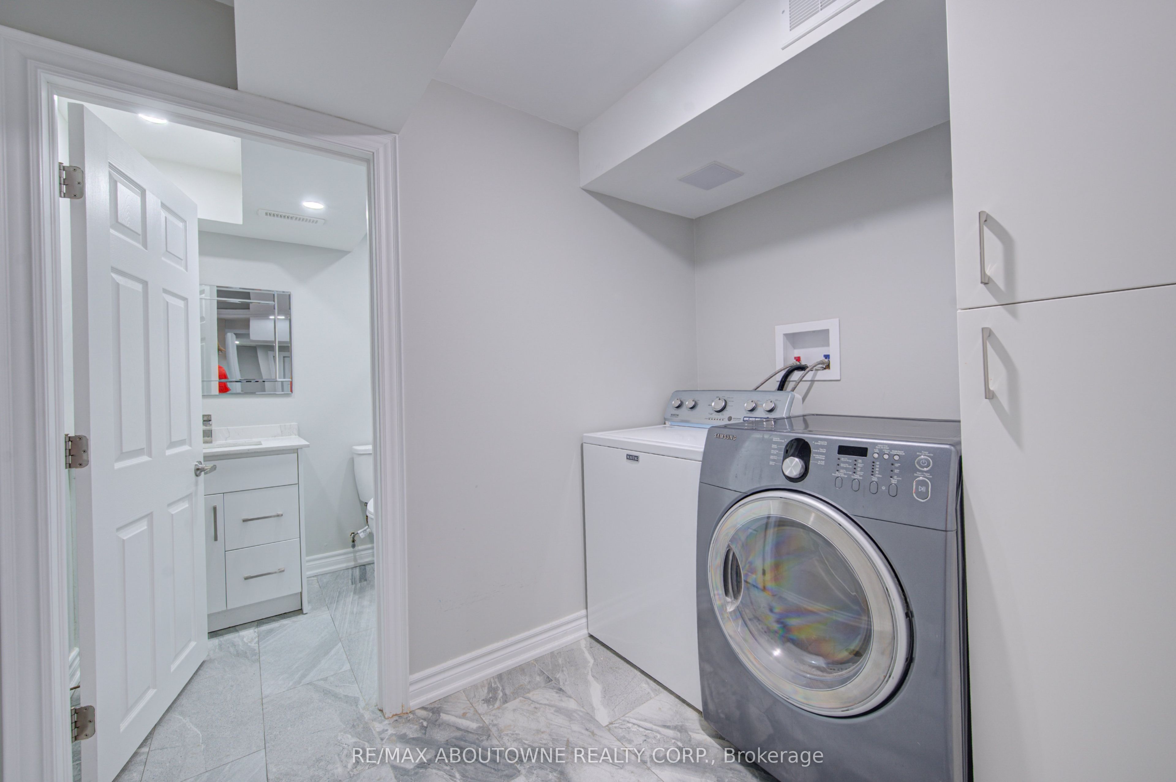 1140 Avondale Drive, Oakville ‣ W13549772 1140 Avondale Drive, Oakville ‣ W13549772