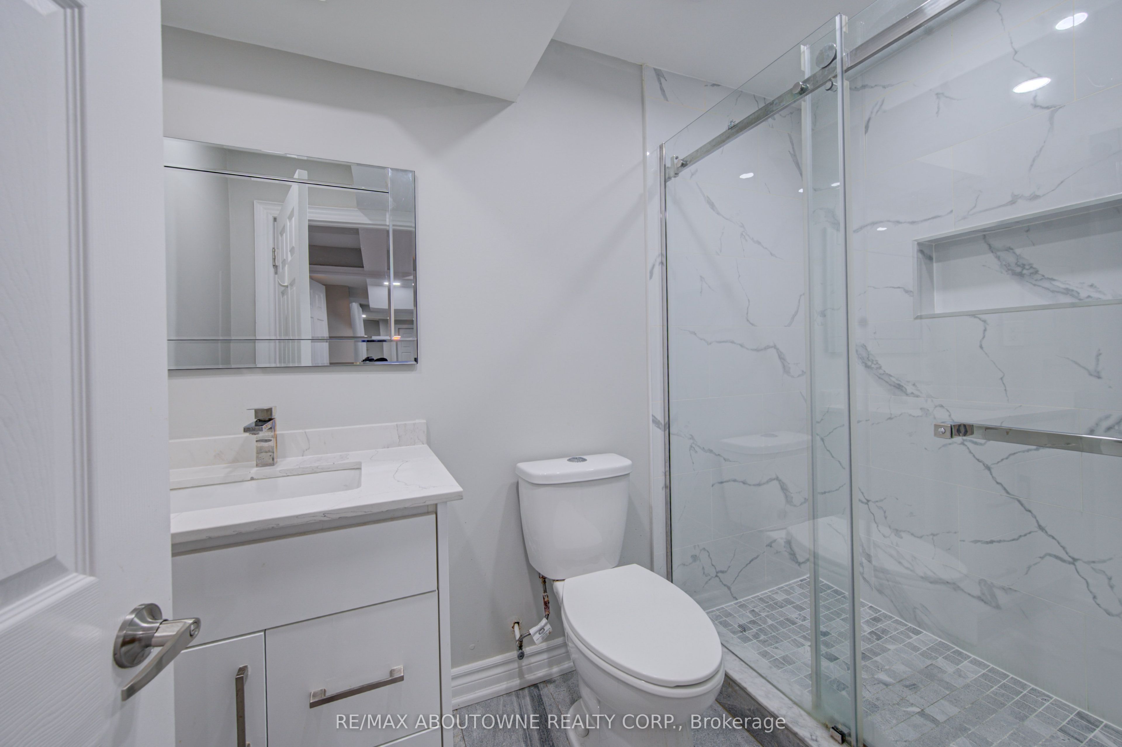1140 Avondale Drive, Oakville ‣ W13549772 1140 Avondale Drive, Oakville ‣ W13549772