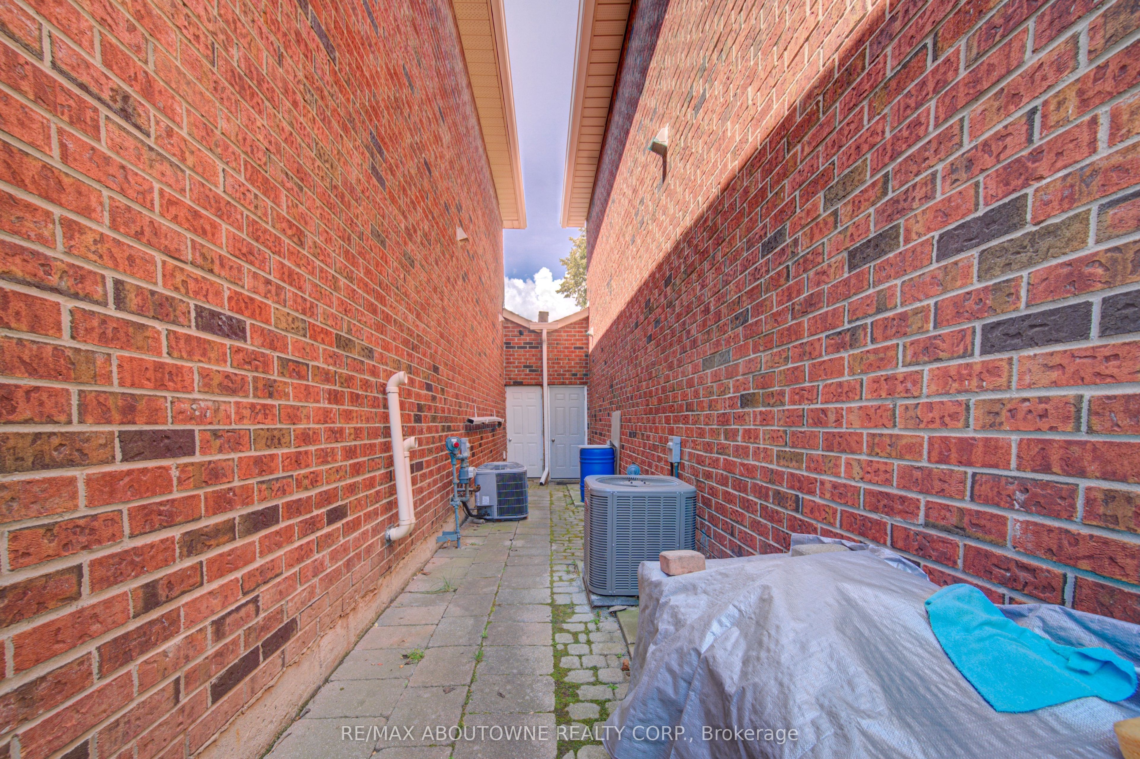 1140 Avondale Drive, Oakville ‣ W13549772 1140 Avondale Drive, Oakville ‣ W13549772