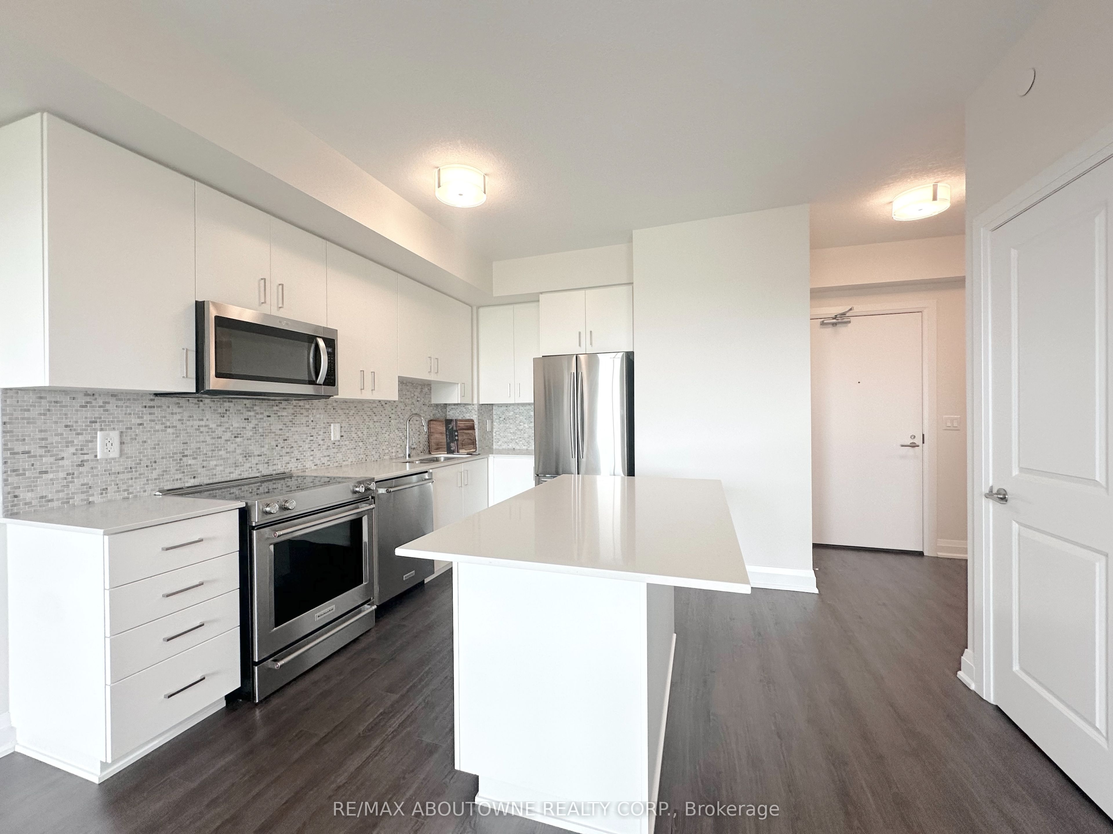 411 – 2333 Taunton Road, Oakville ‣ W13560852 411 – 2333 Taunton Road, Oakville ‣ W13560852