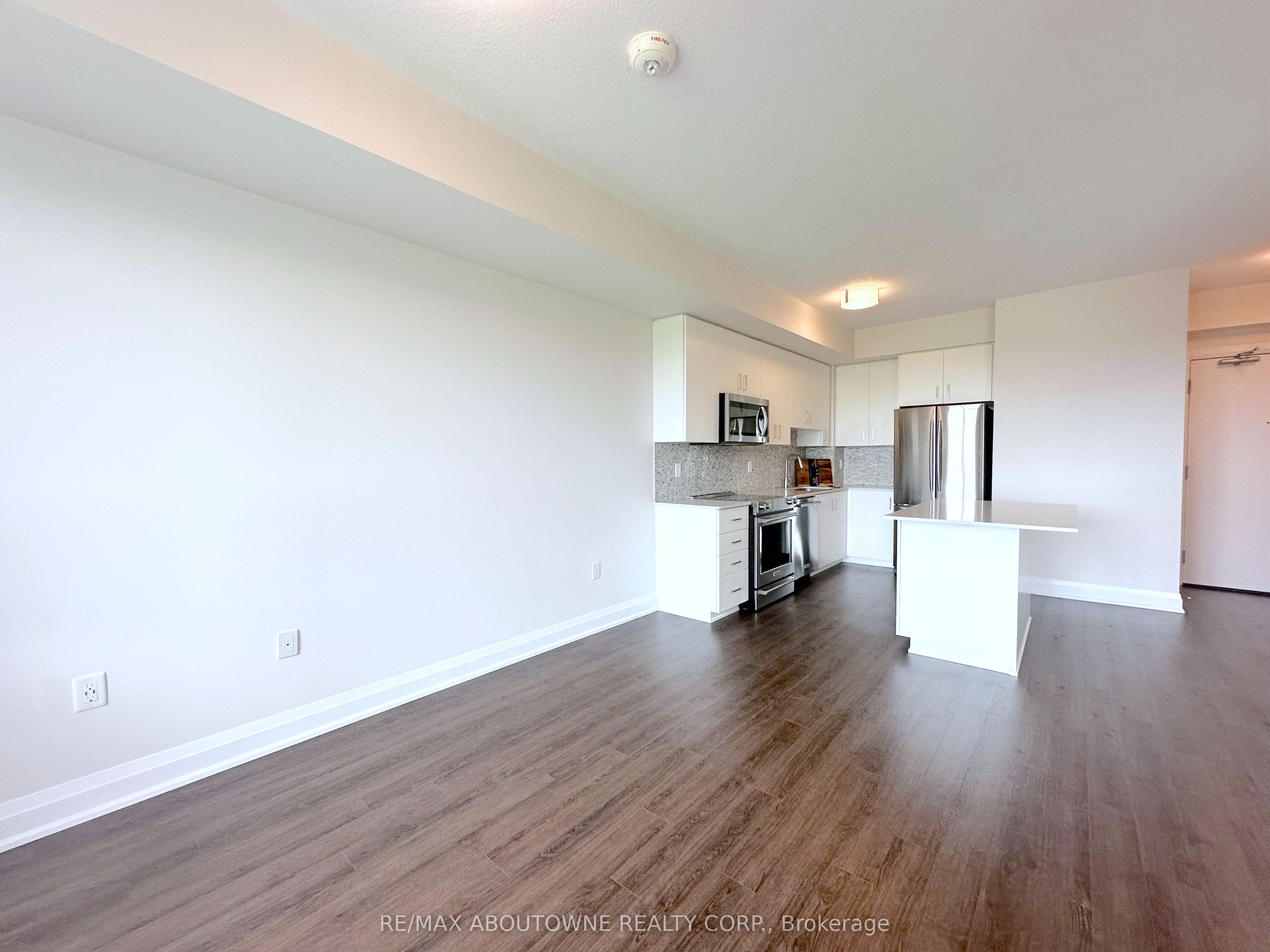 411 – 2333 Taunton Road, Oakville ‣ W13560852 411 – 2333 Taunton Road, Oakville ‣ W13560852