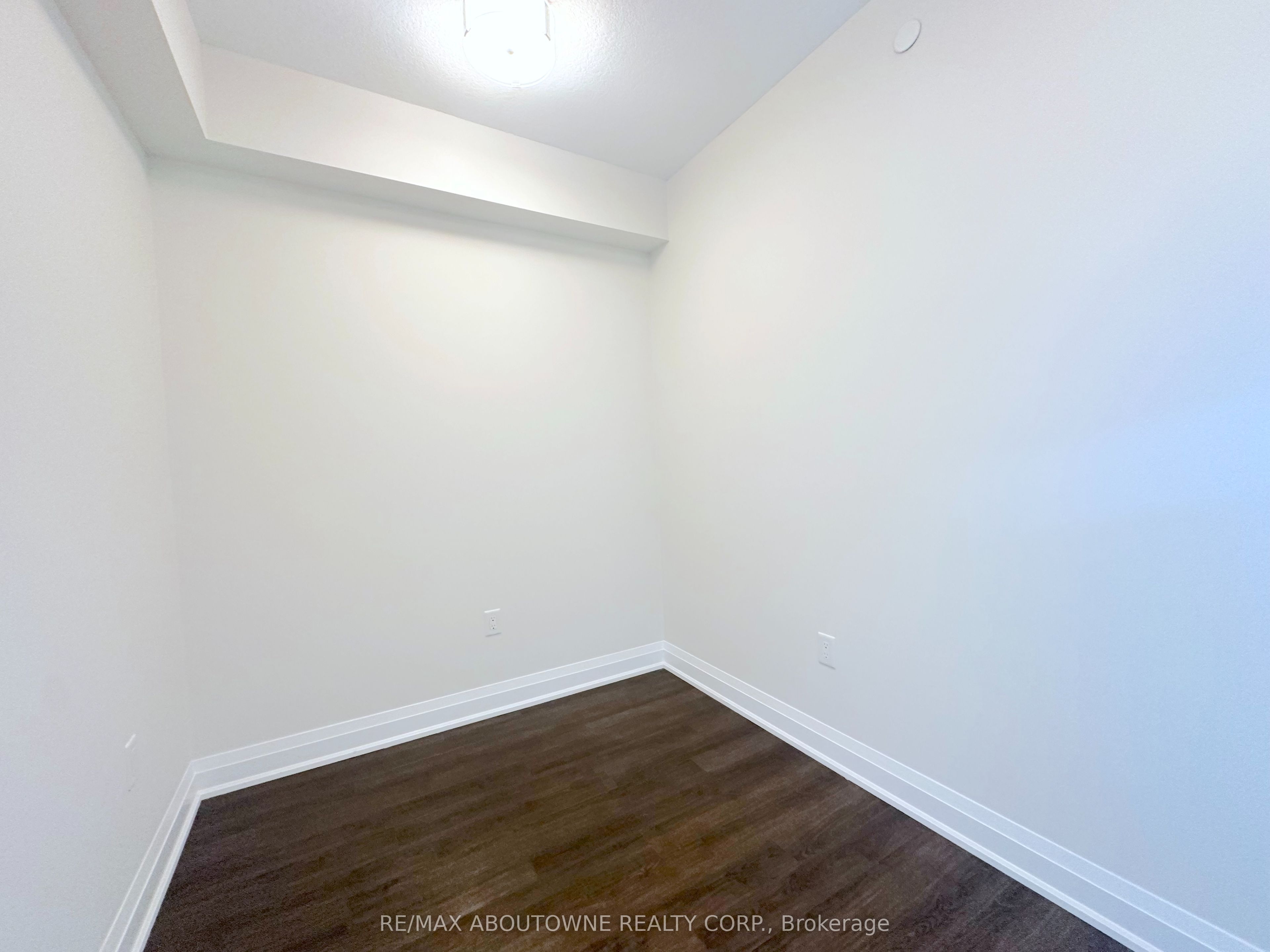 411 – 2333 Taunton Road, Oakville ‣ W13560852 411 – 2333 Taunton Road, Oakville ‣ W13560852