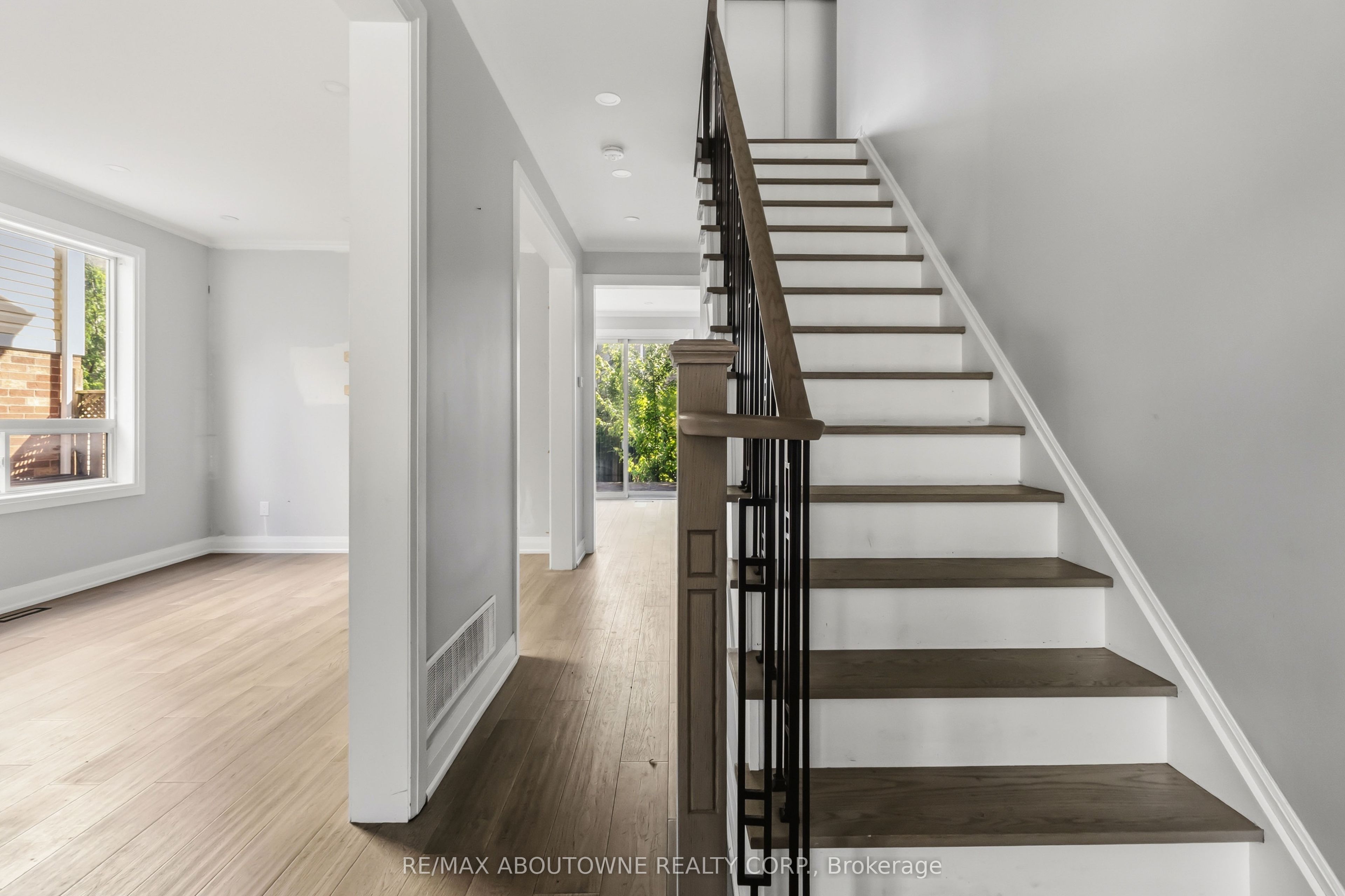 930 Lancaster Boulevard, Milton ‣ W13567848 930 Lancaster Boulevard, Milton ‣ W13567848