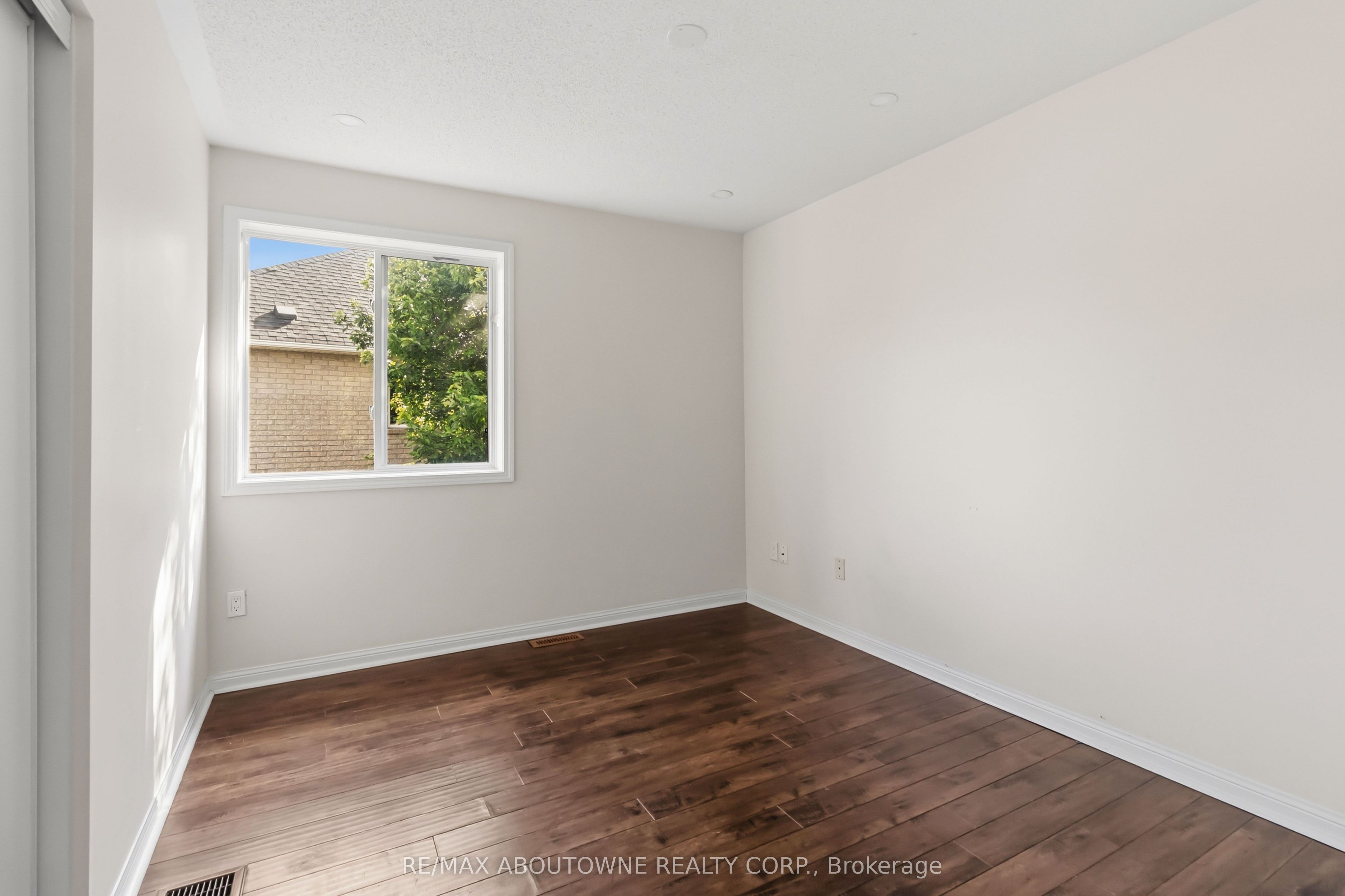 930 Lancaster Boulevard, Milton ‣ W13567848 930 Lancaster Boulevard, Milton ‣ W13567848