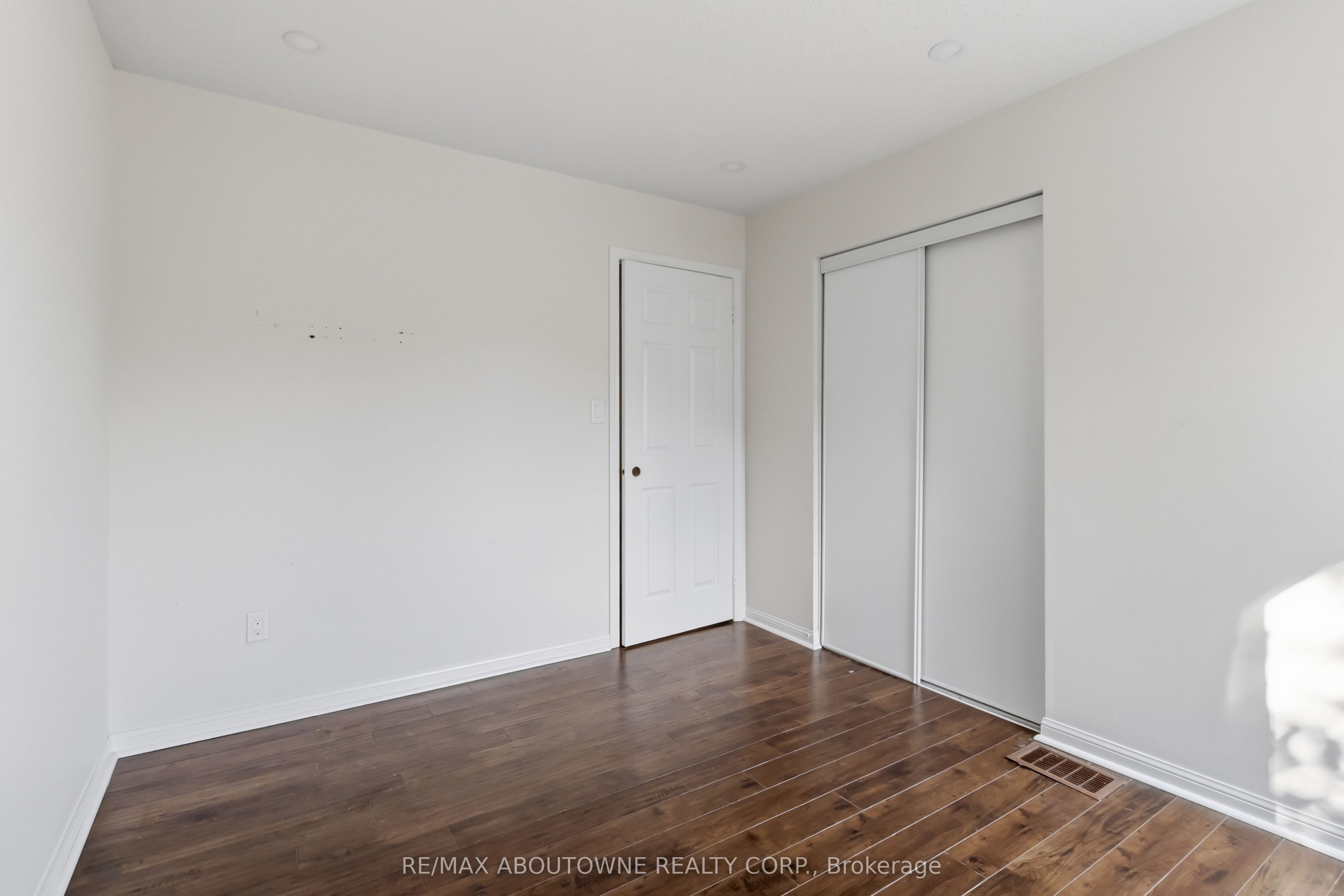930 Lancaster Boulevard, Milton ‣ W13567848 930 Lancaster Boulevard, Milton ‣ W13567848