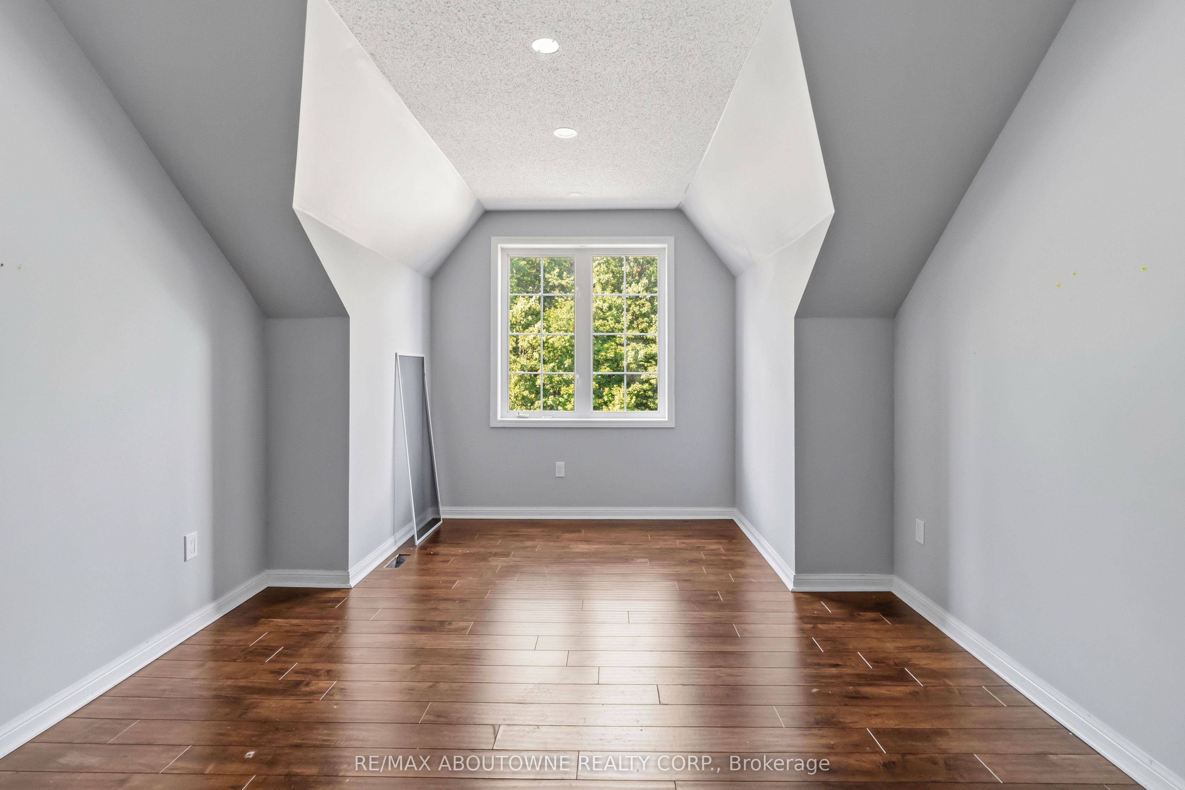 930 Lancaster Boulevard, Milton ‣ W13567848 930 Lancaster Boulevard, Milton ‣ W13567848