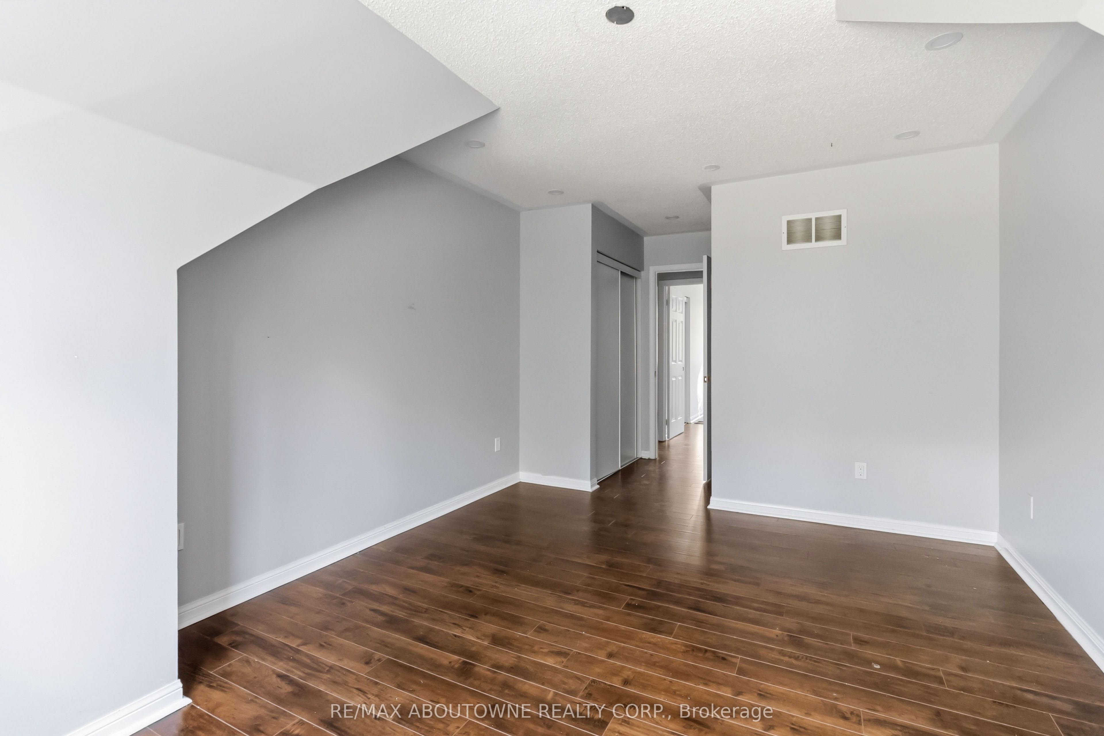 930 Lancaster Boulevard, Milton ‣ W13567848 930 Lancaster Boulevard, Milton ‣ W13567848