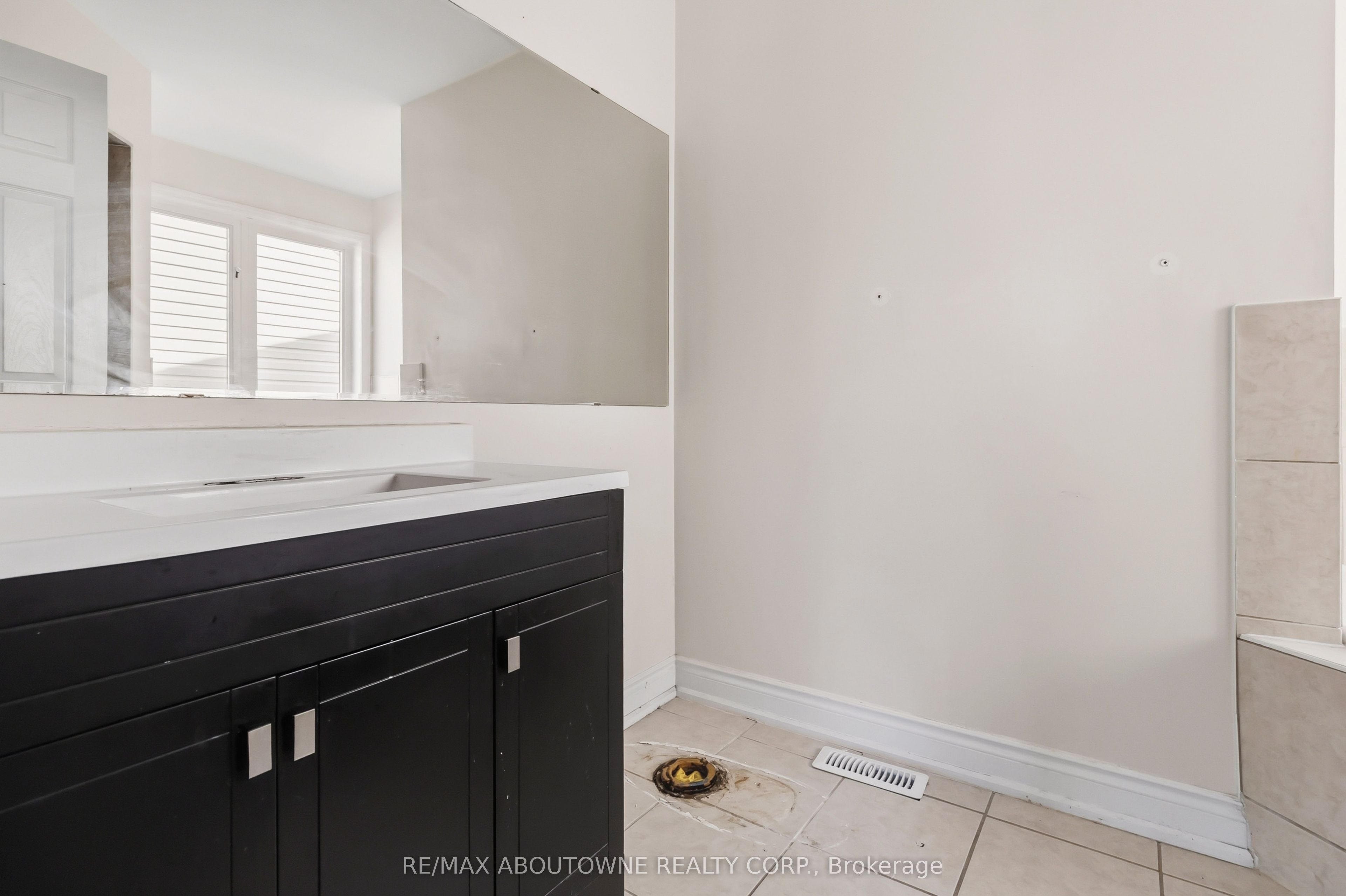 930 Lancaster Boulevard, Milton ‣ W13567848 930 Lancaster Boulevard, Milton ‣ W13567848