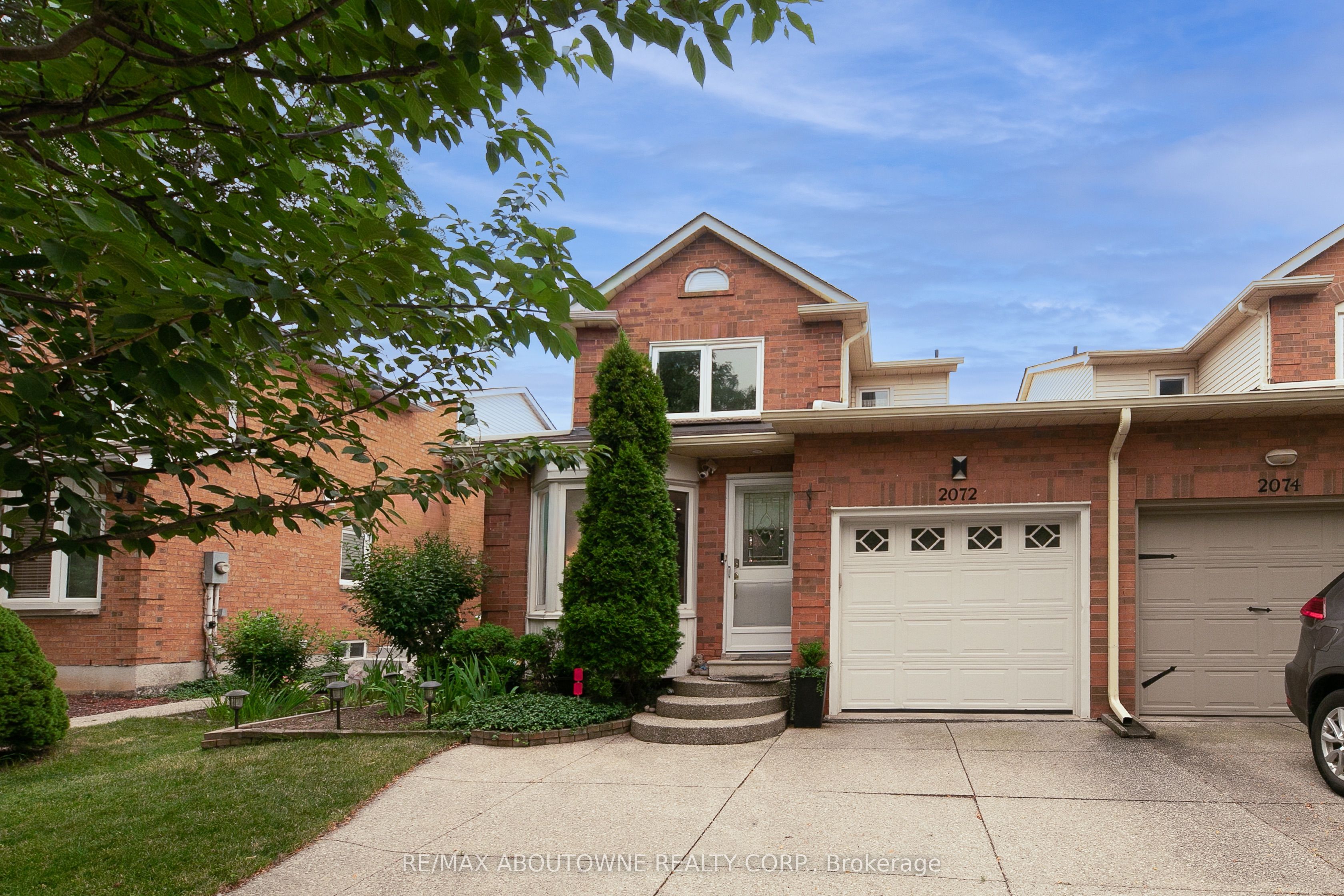 2072 Glenada Crescent, Oakville