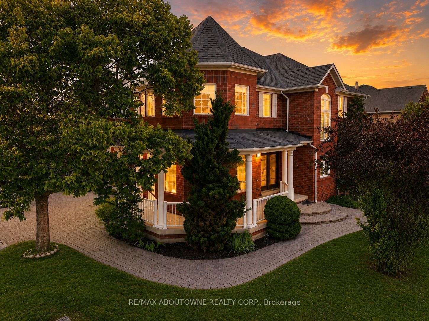 2201 Lapsley Crescent, Oakville ‣ W13576610 2201 Lapsley Crescent, Oakville ‣ W13576610