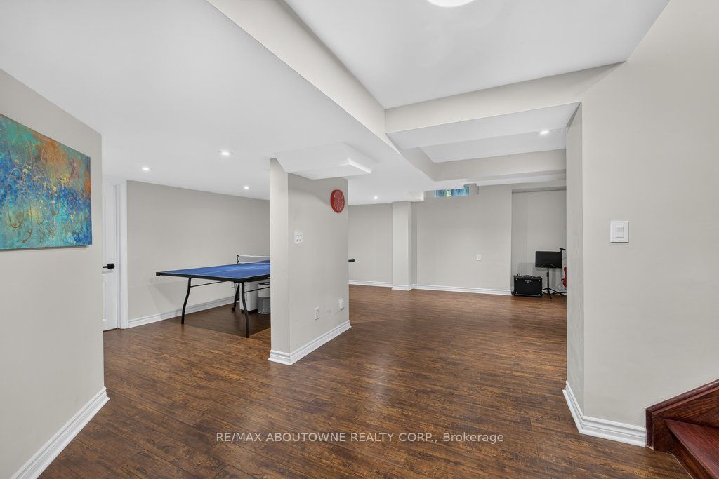 2201 Lapsley Crescent, Oakville ‣ W13576610 2201 Lapsley Crescent, Oakville ‣ W13576610