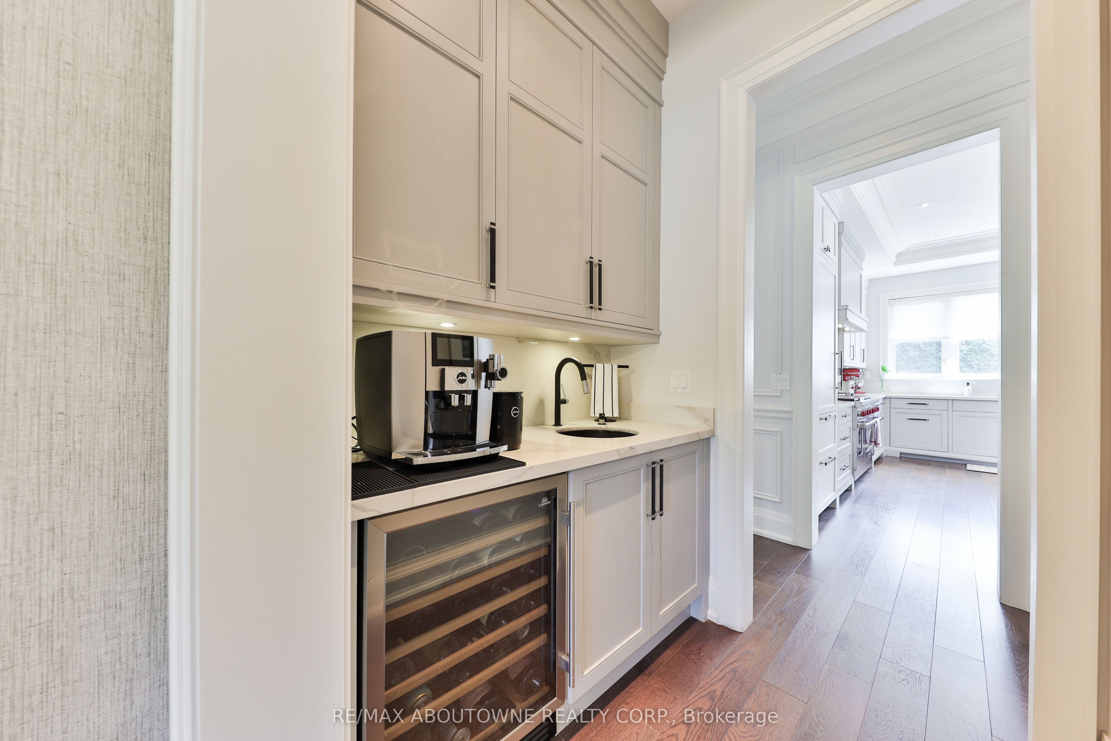 408 Saville Crescent, Oakville ‣ W13580120 408 Saville Crescent, Oakville ‣ W13580120