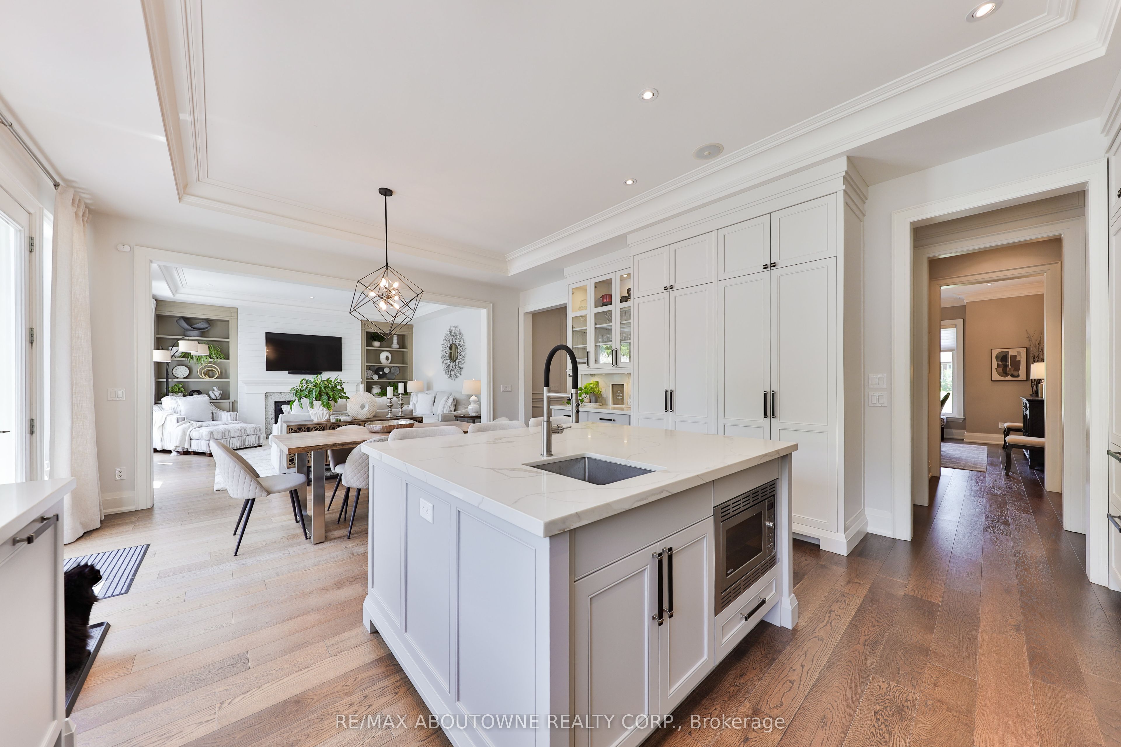 408 Saville Crescent, Oakville ‣ W13580120 408 Saville Crescent, Oakville ‣ W13580120