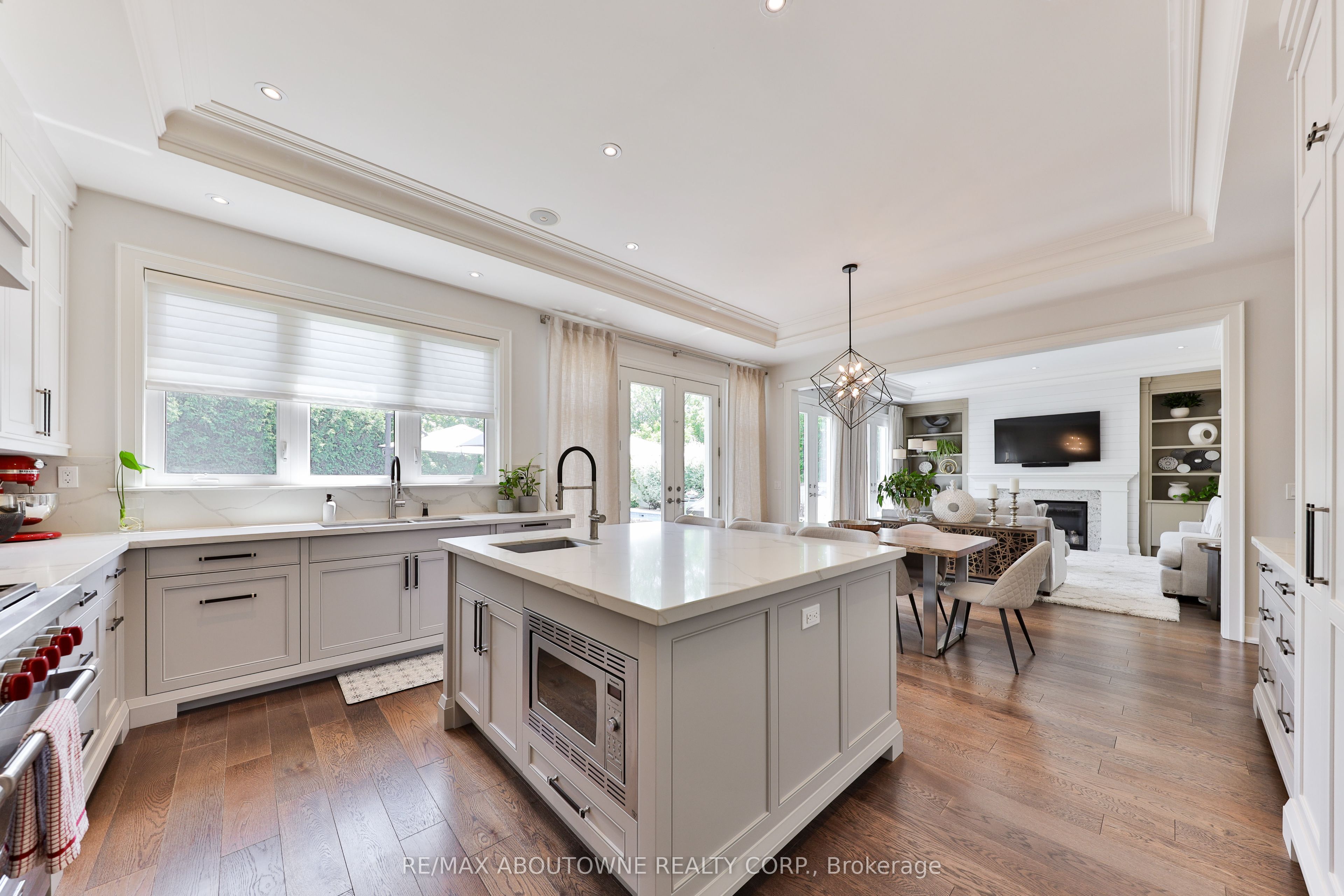 408 Saville Crescent, Oakville ‣ W13580120 408 Saville Crescent, Oakville ‣ W13580120