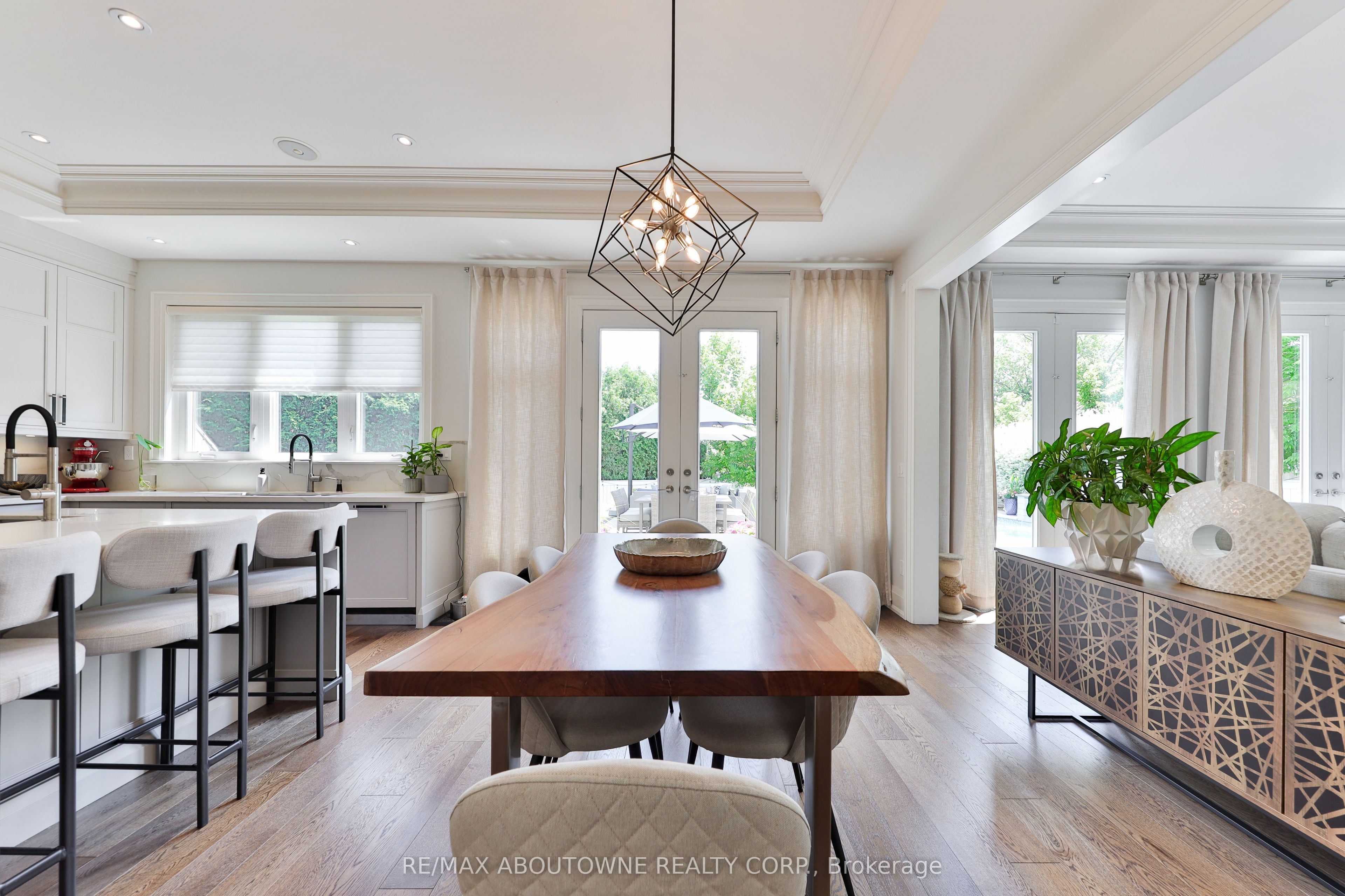 408 Saville Crescent, Oakville ‣ W13580120 408 Saville Crescent, Oakville ‣ W13580120