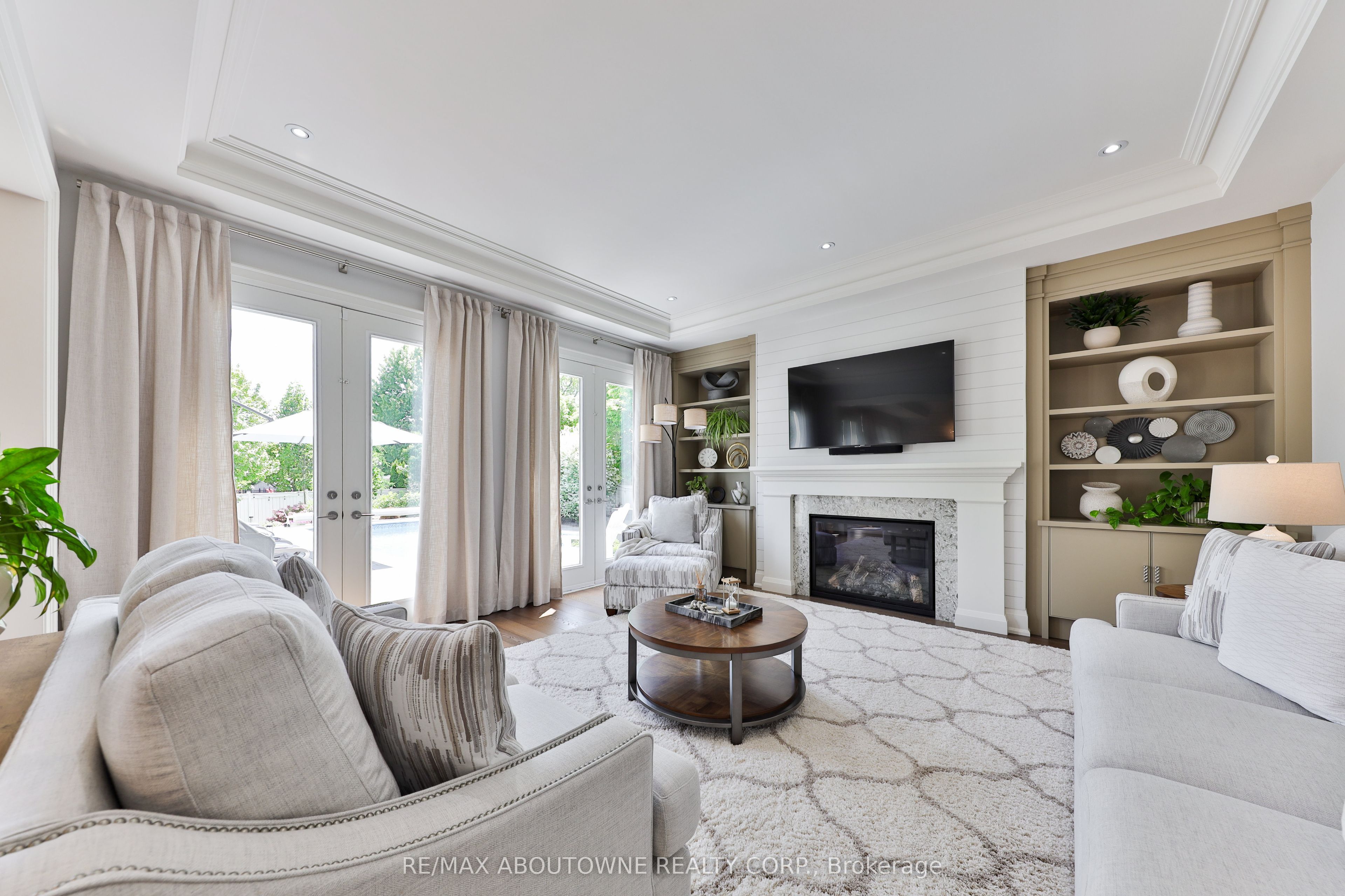 408 Saville Crescent, Oakville ‣ W13580120 408 Saville Crescent, Oakville ‣ W13580120